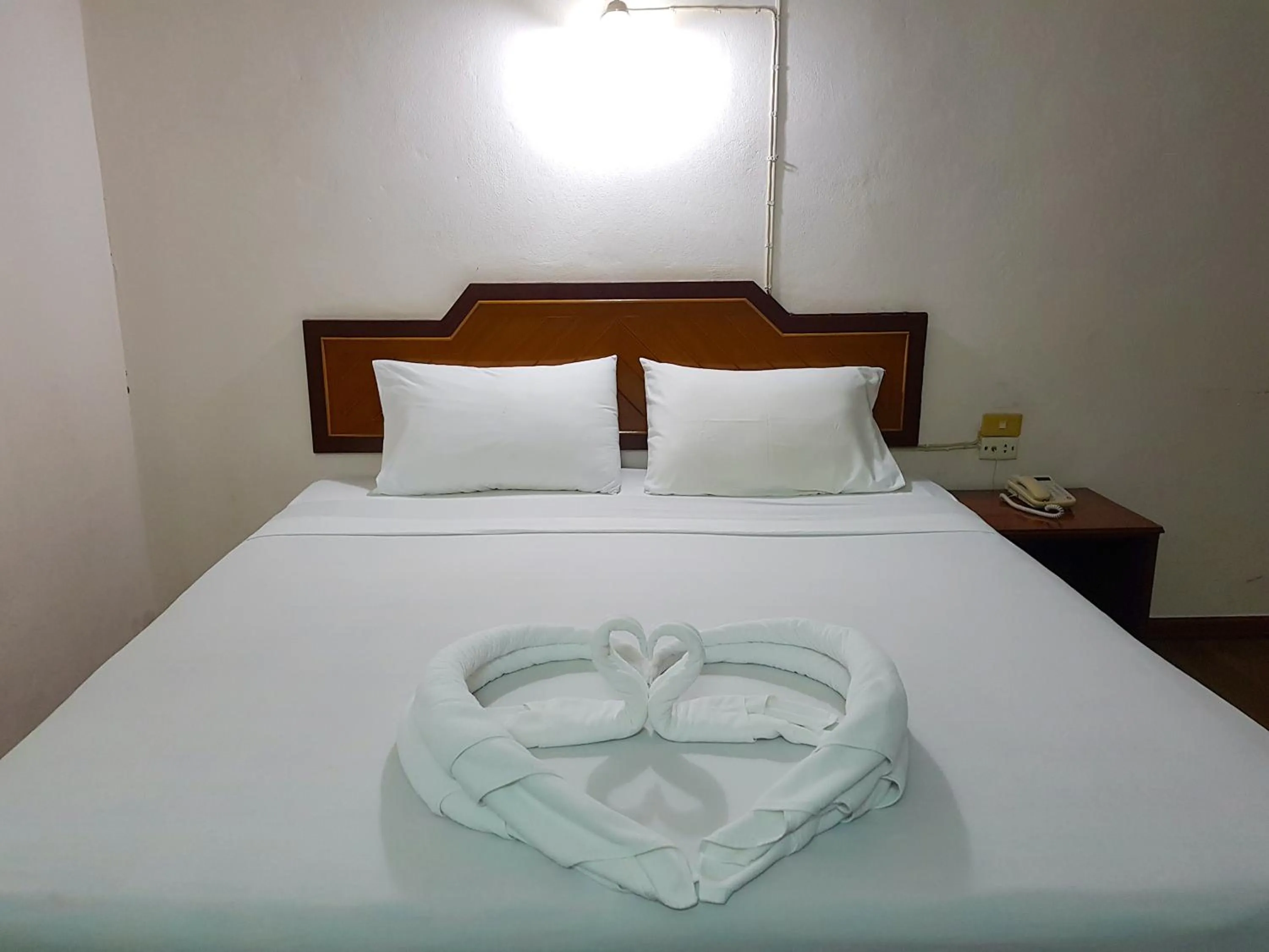 Bedroom, Bed in Wiangwalee Hotel