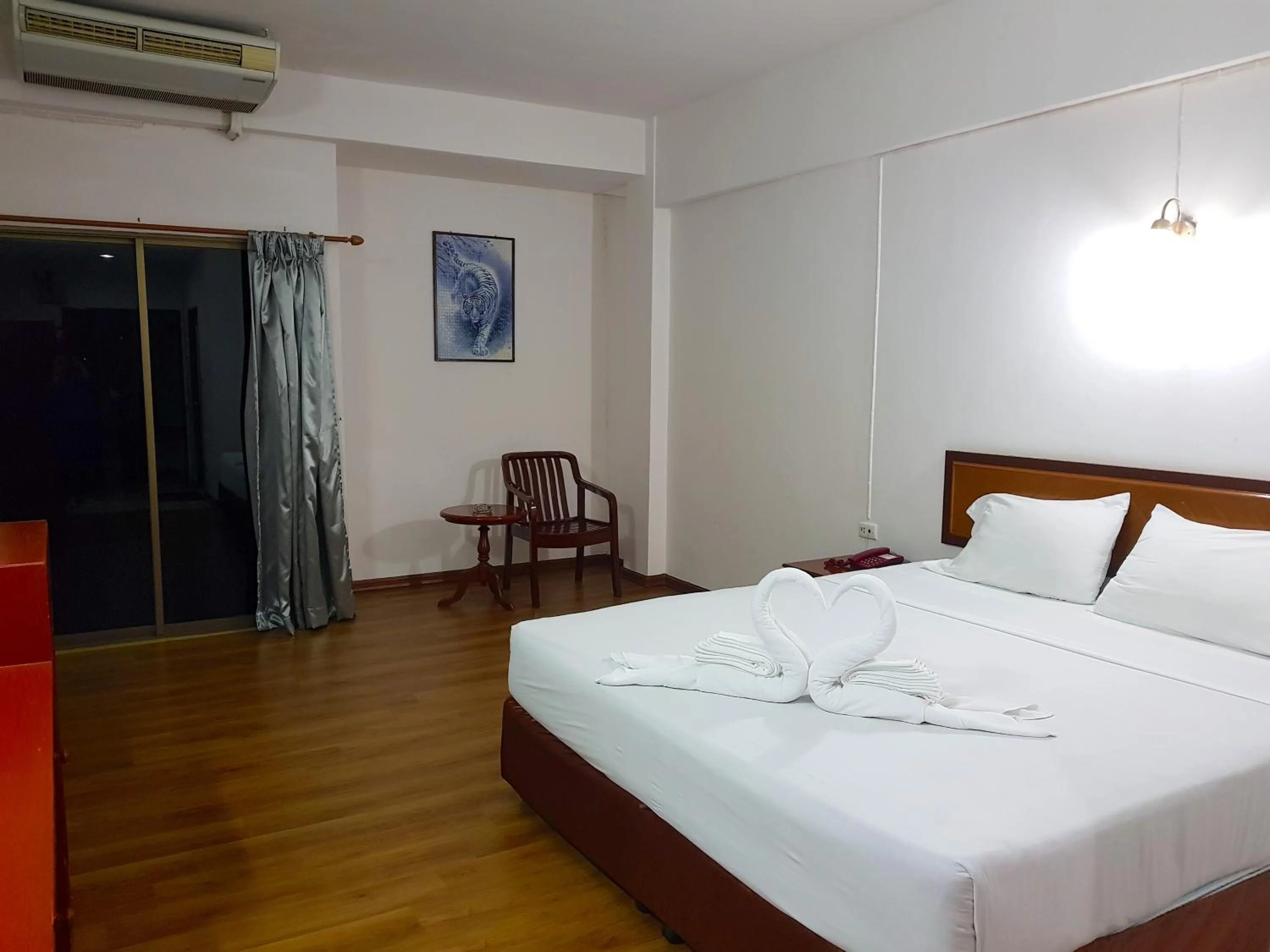 Bedroom, Bed in Wiangwalee Hotel