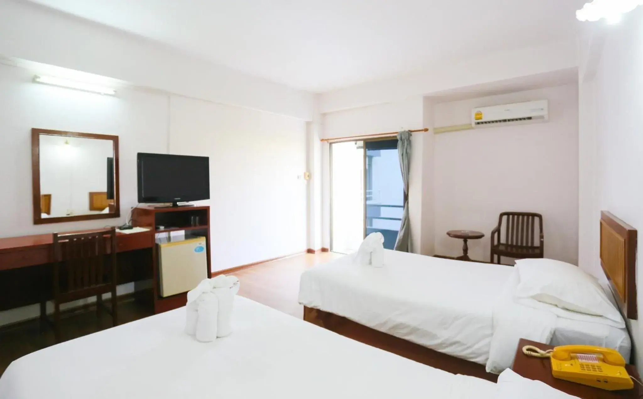 TV and multimedia, Bed in Wiangwalee Hotel TV and multimedia, Bed in Wiangwalee Hotel