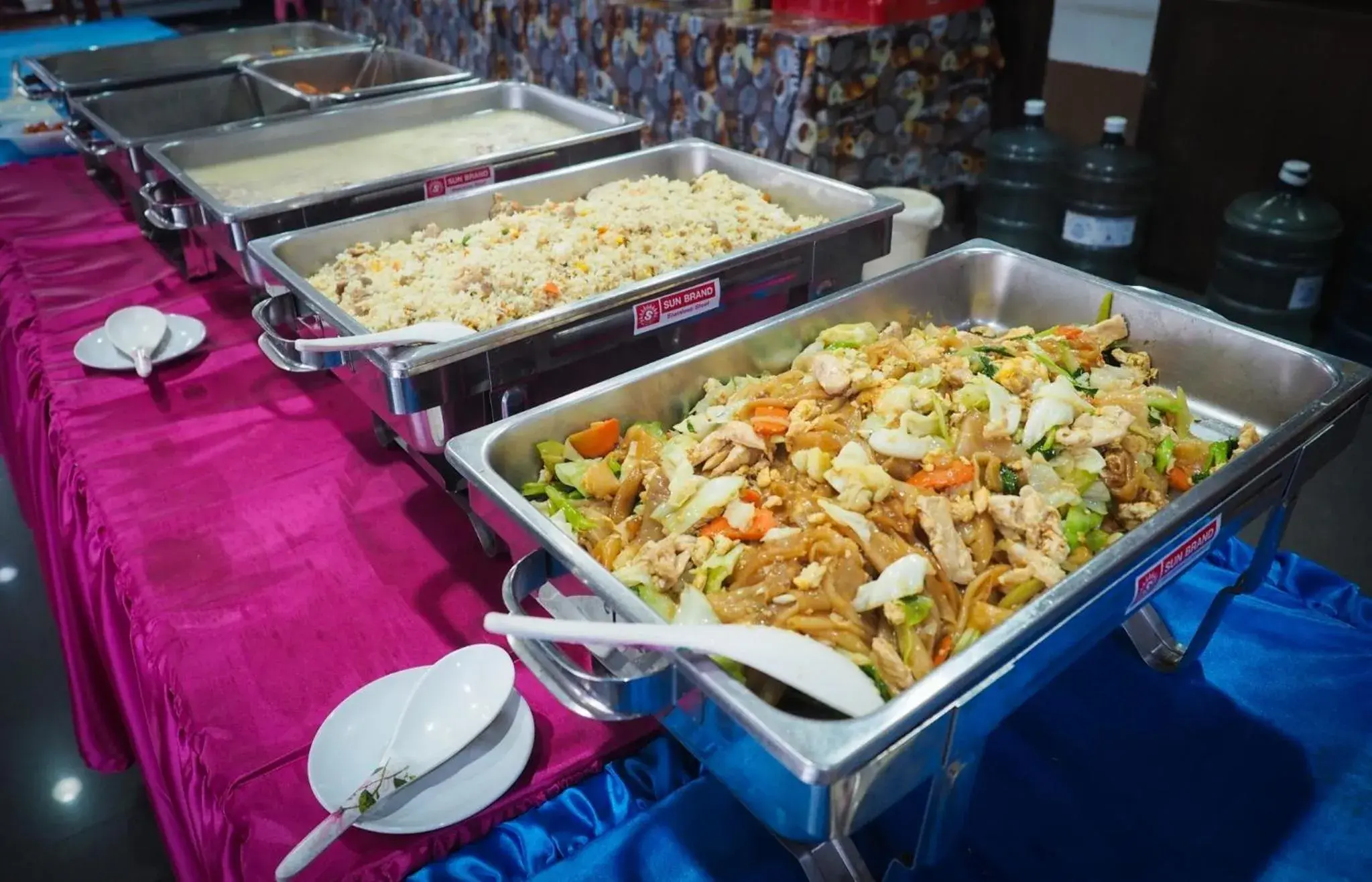 Restaurant/places to eat in Wiangwalee Hotel Restaurant/places to eat in Wiangwalee Hotel