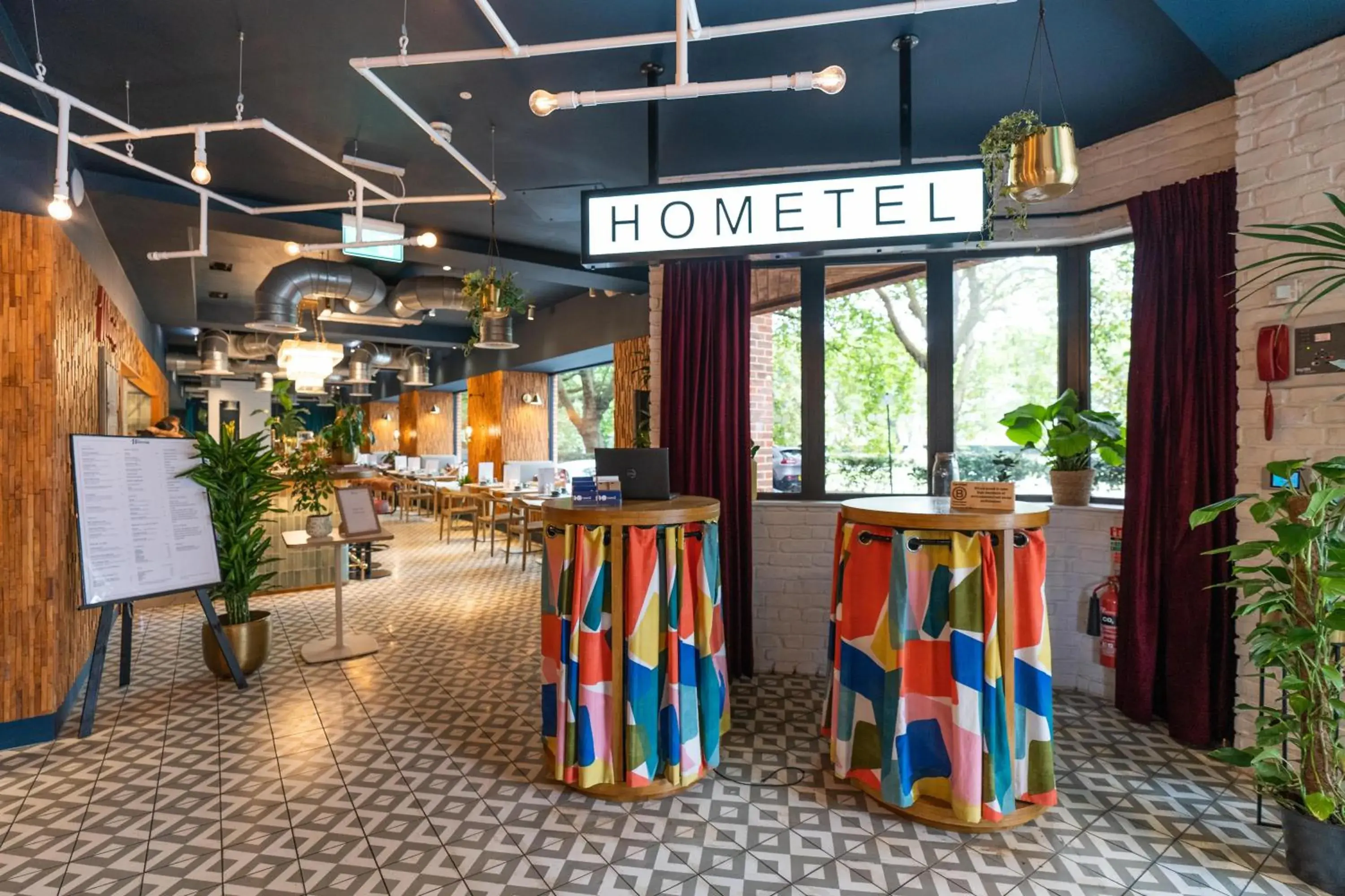 Property building in room2 Southampton Hometel Property building in room2 Southampton Hometel