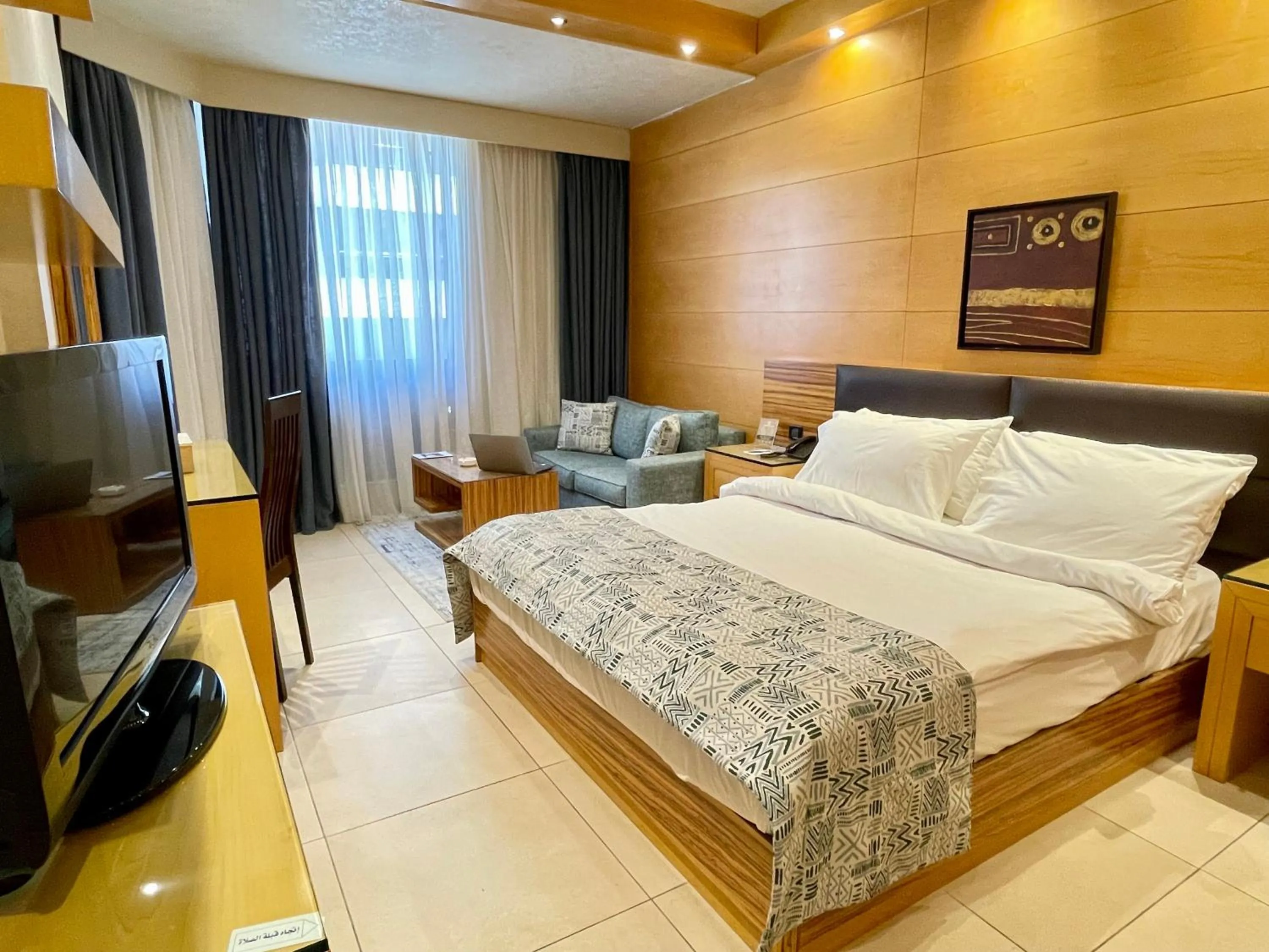 Bedroom, Bed in Imperial Suites Hotel