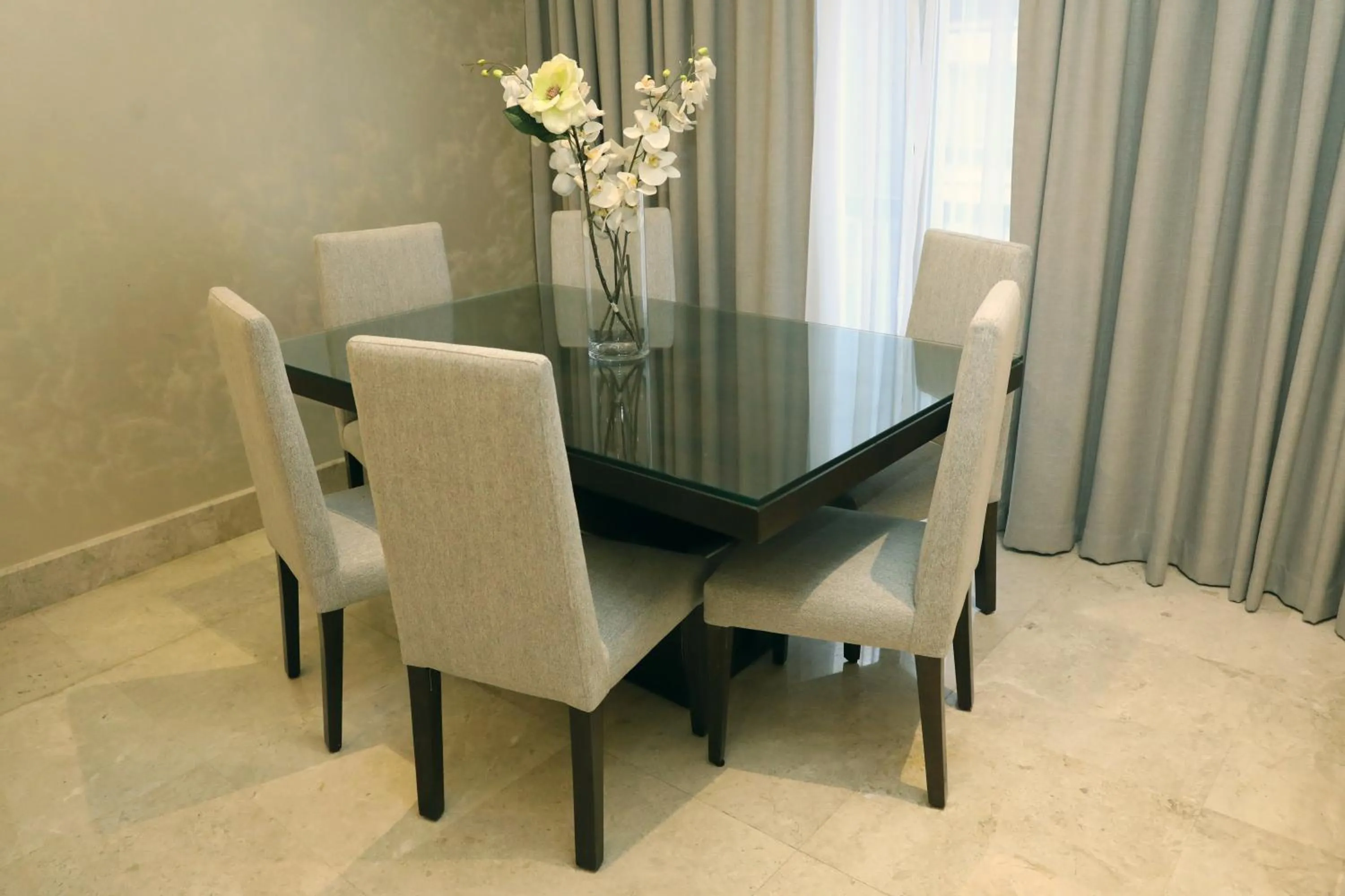 Dining area in Imperial Suites Hotel