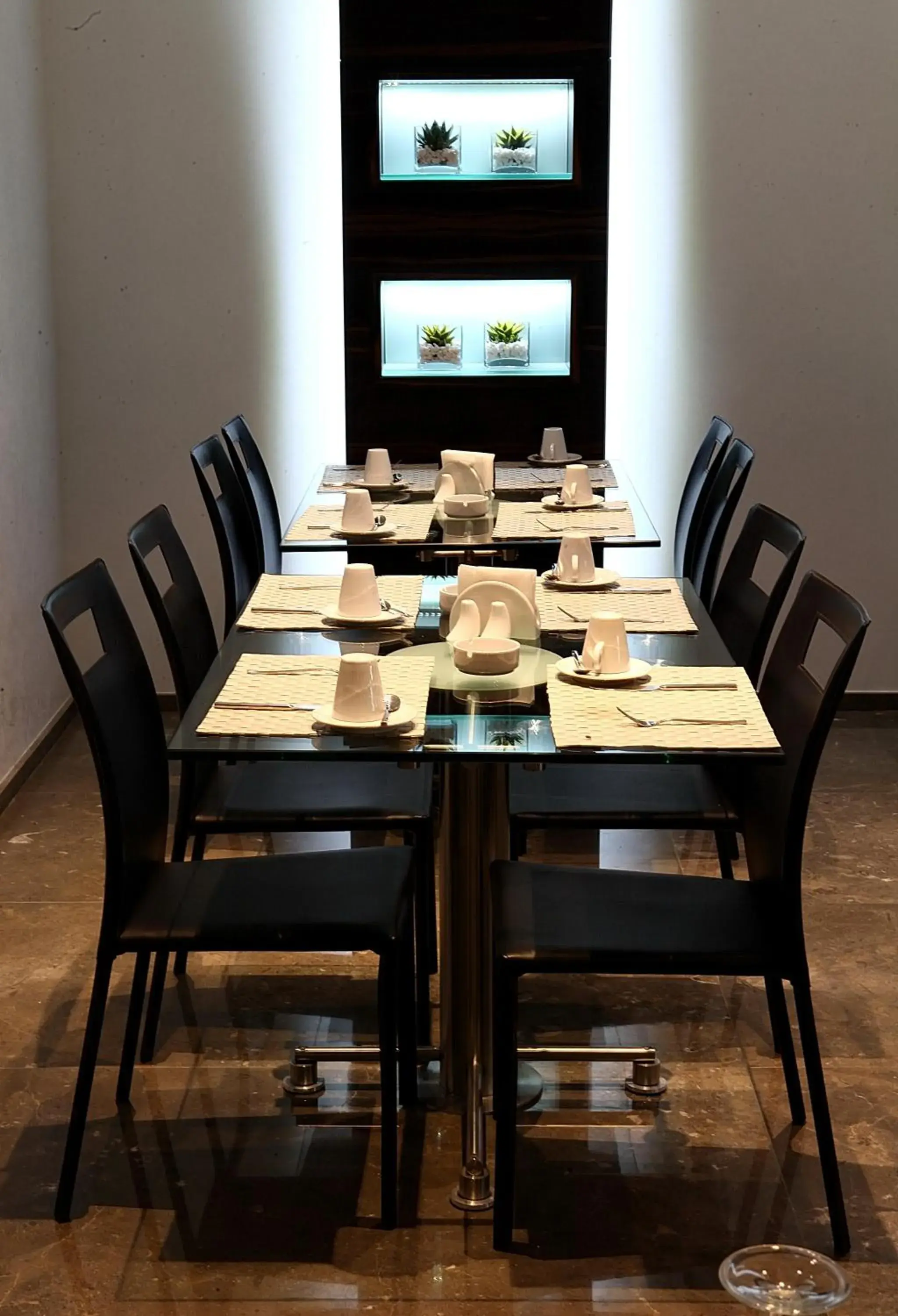 Restaurant/places to eat in Imperial Suites Hotel Restaurant/places to eat in Imperial Suites Hotel