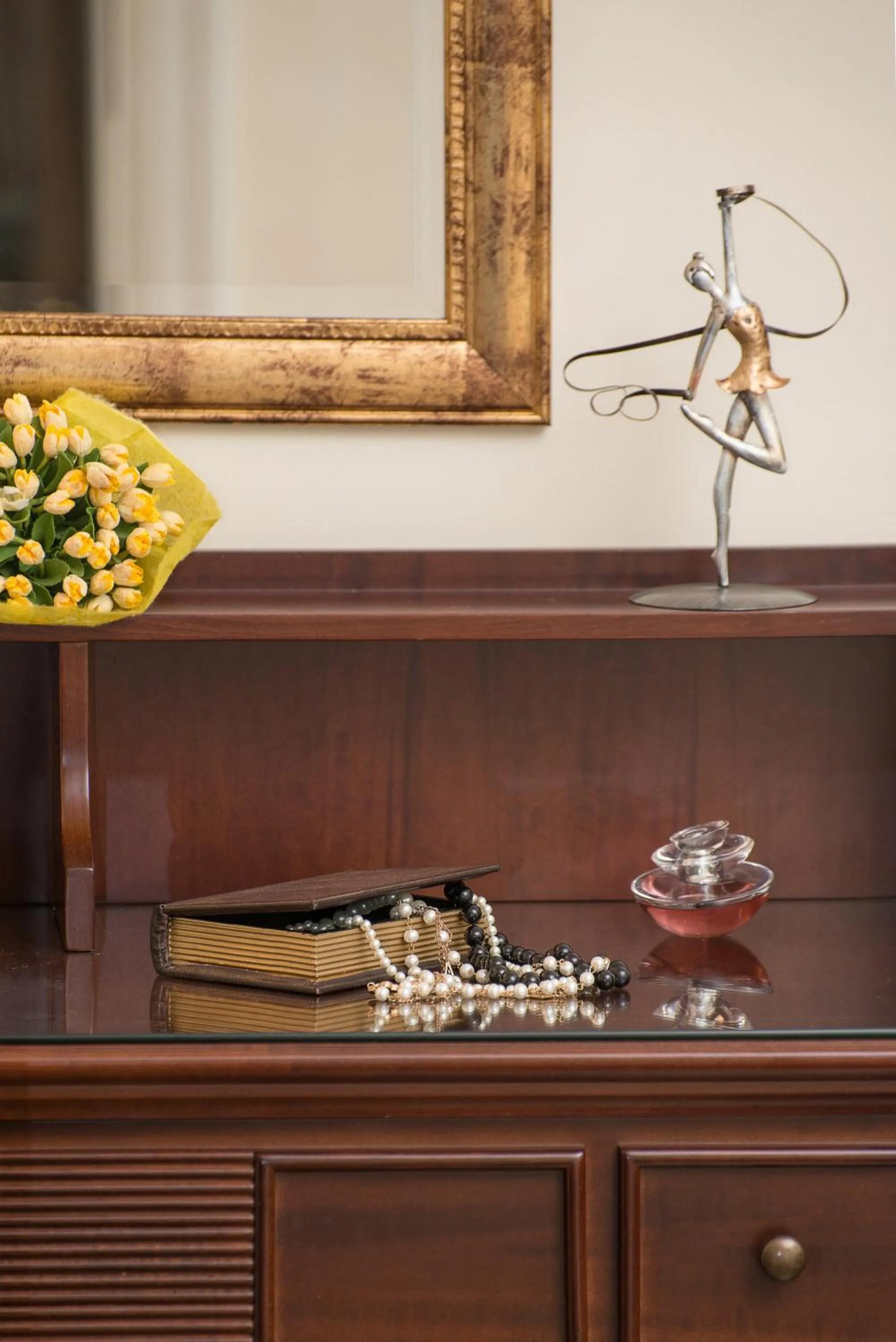 Decorative detail in Enavlion Hotel