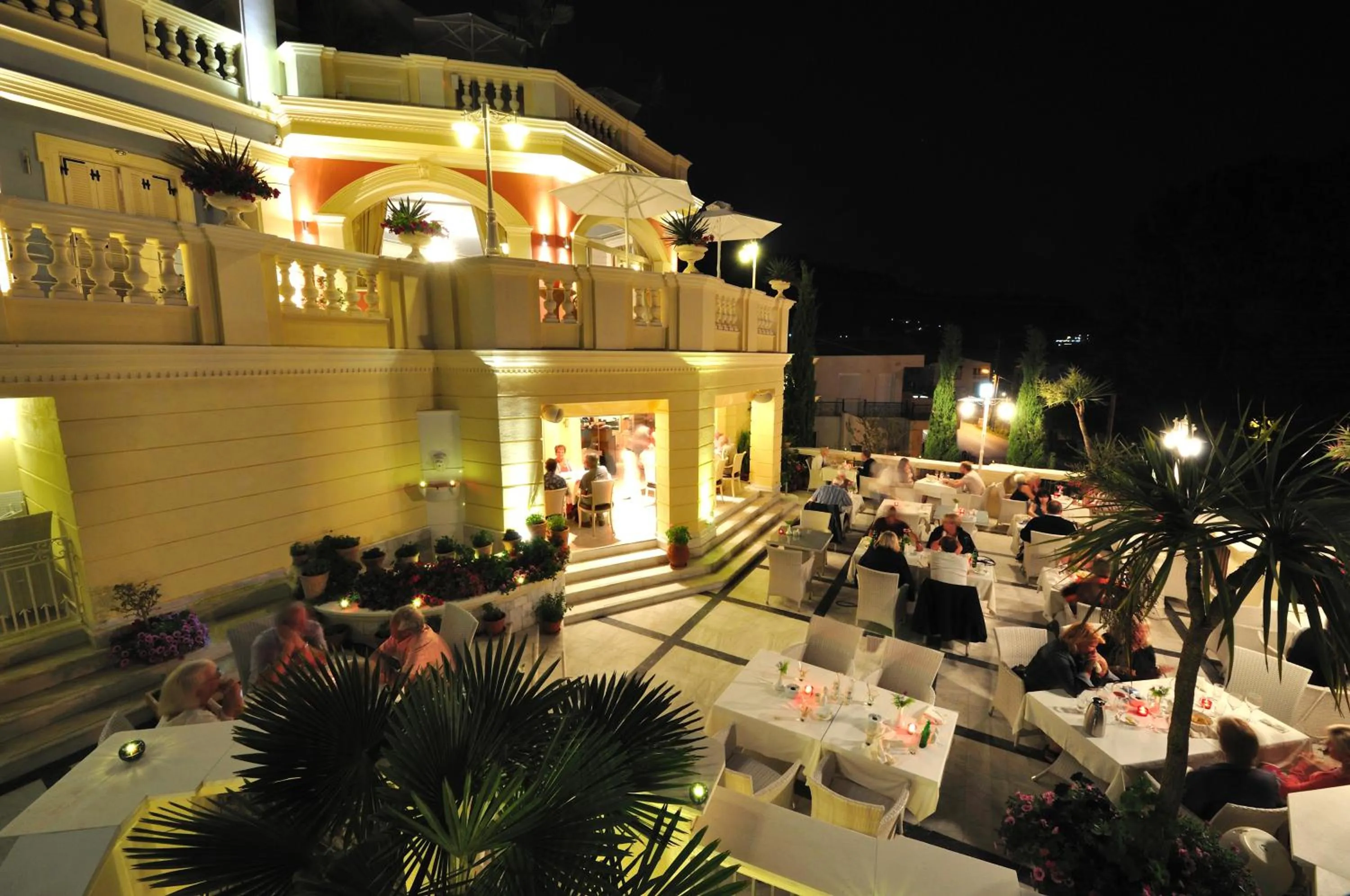 Restaurant/places to eat in Enavlion Hotel