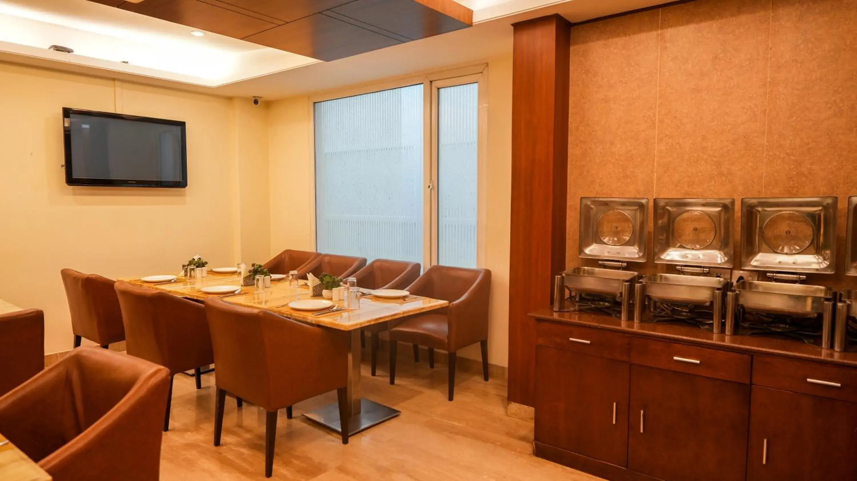 Restaurant/places to eat in Alpina Hotels & Suites Restaurant/places to eat in Alpina Hotels & Suites