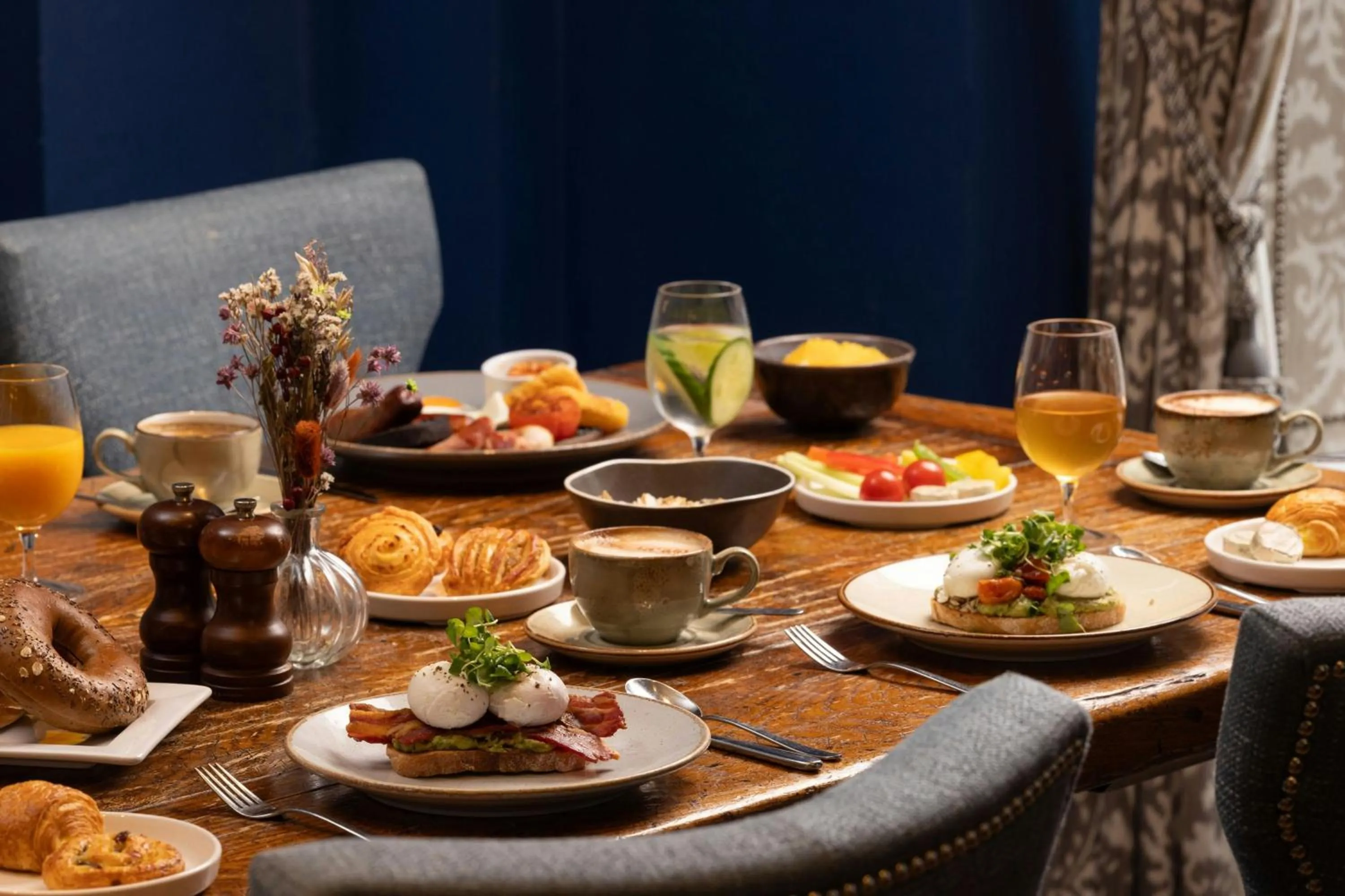 Breakfast in St. Ermin's Hotel, Autograph Collection