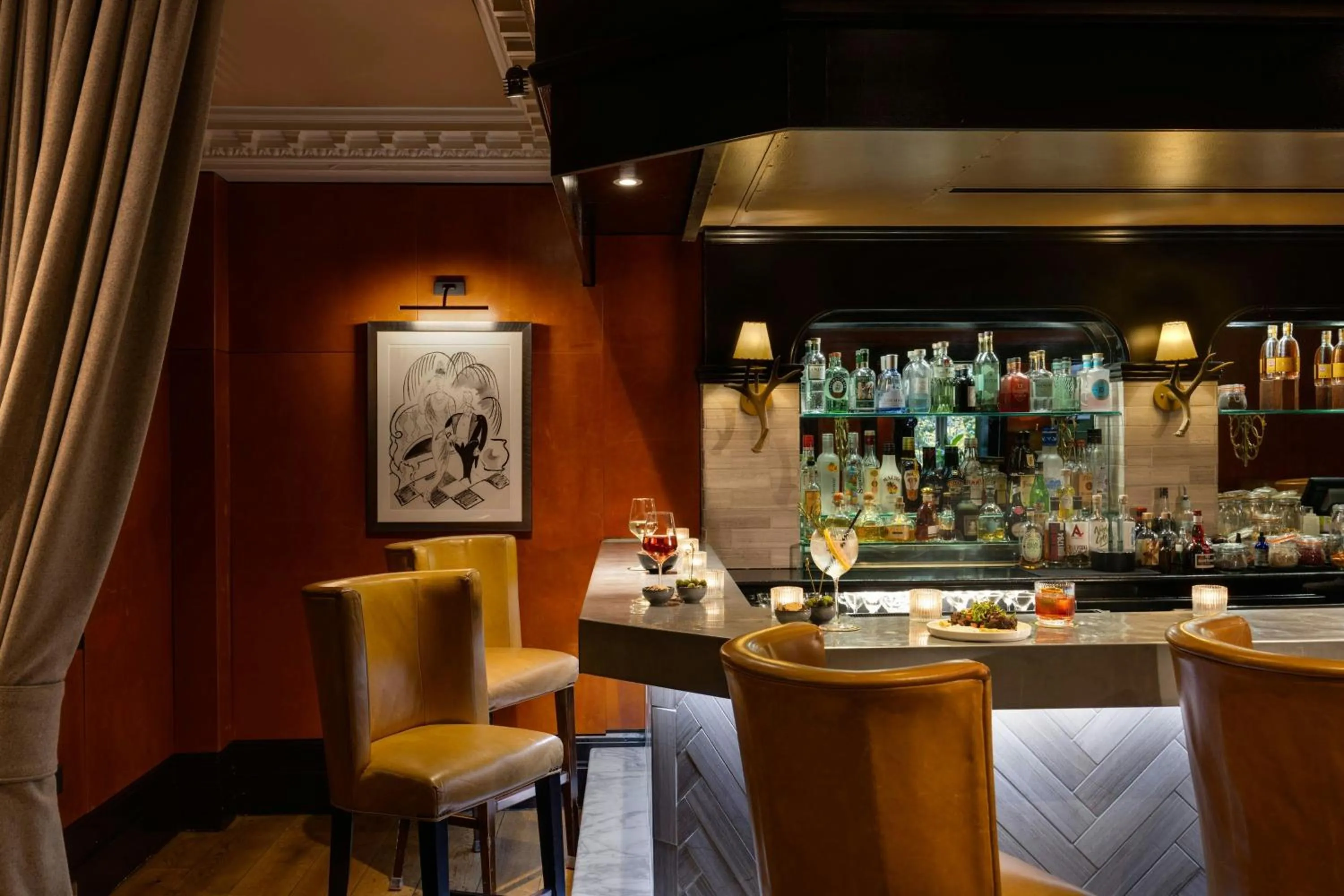 Lounge or bar in St. Ermin's Hotel, Autograph Collection