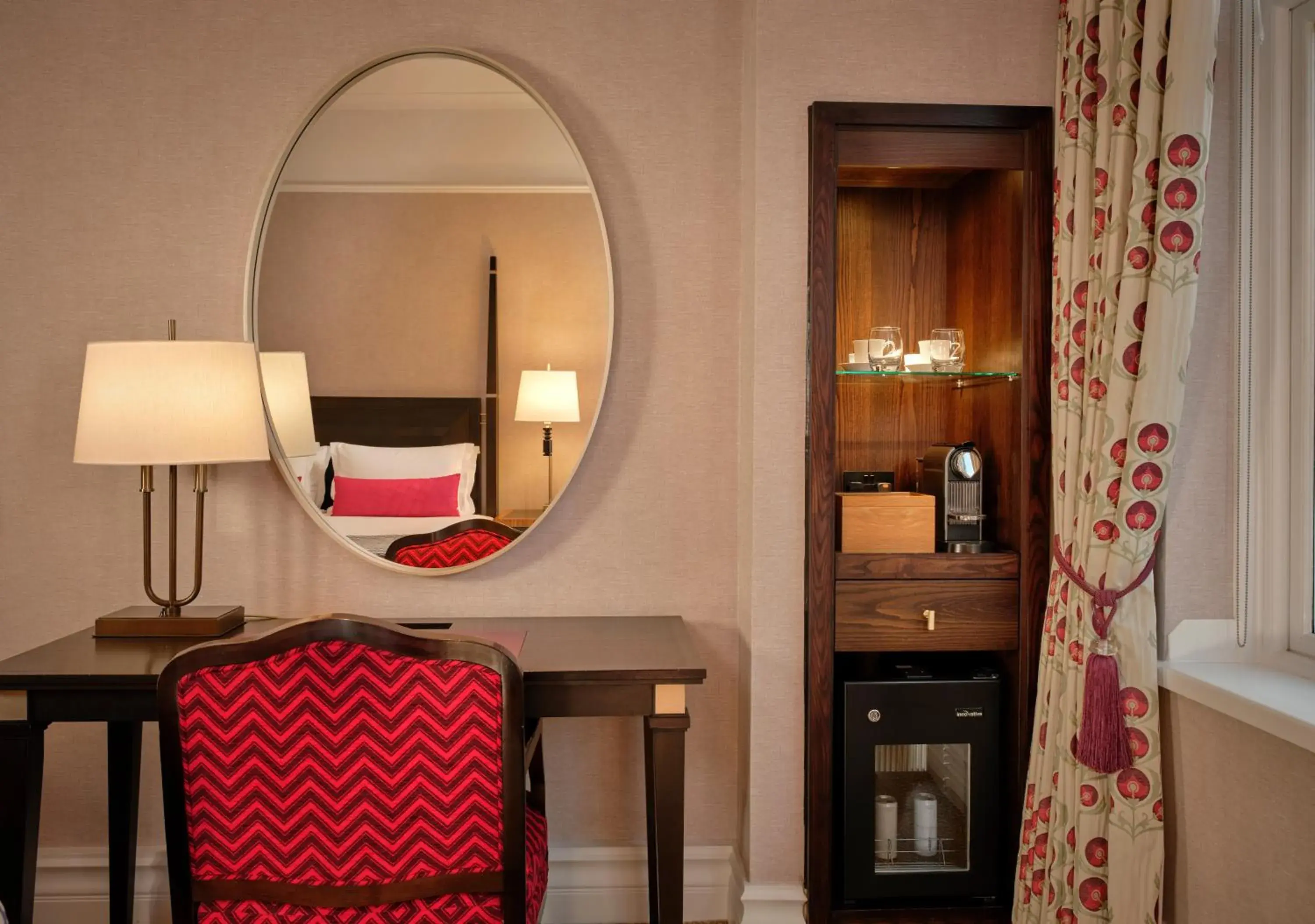 Executive, Larger Guest room, 1 King in St. Ermin's Hotel, Autograph Collection Executive, Larger Guest room, 1 King in St. Ermin's Hotel, Autograph Collection