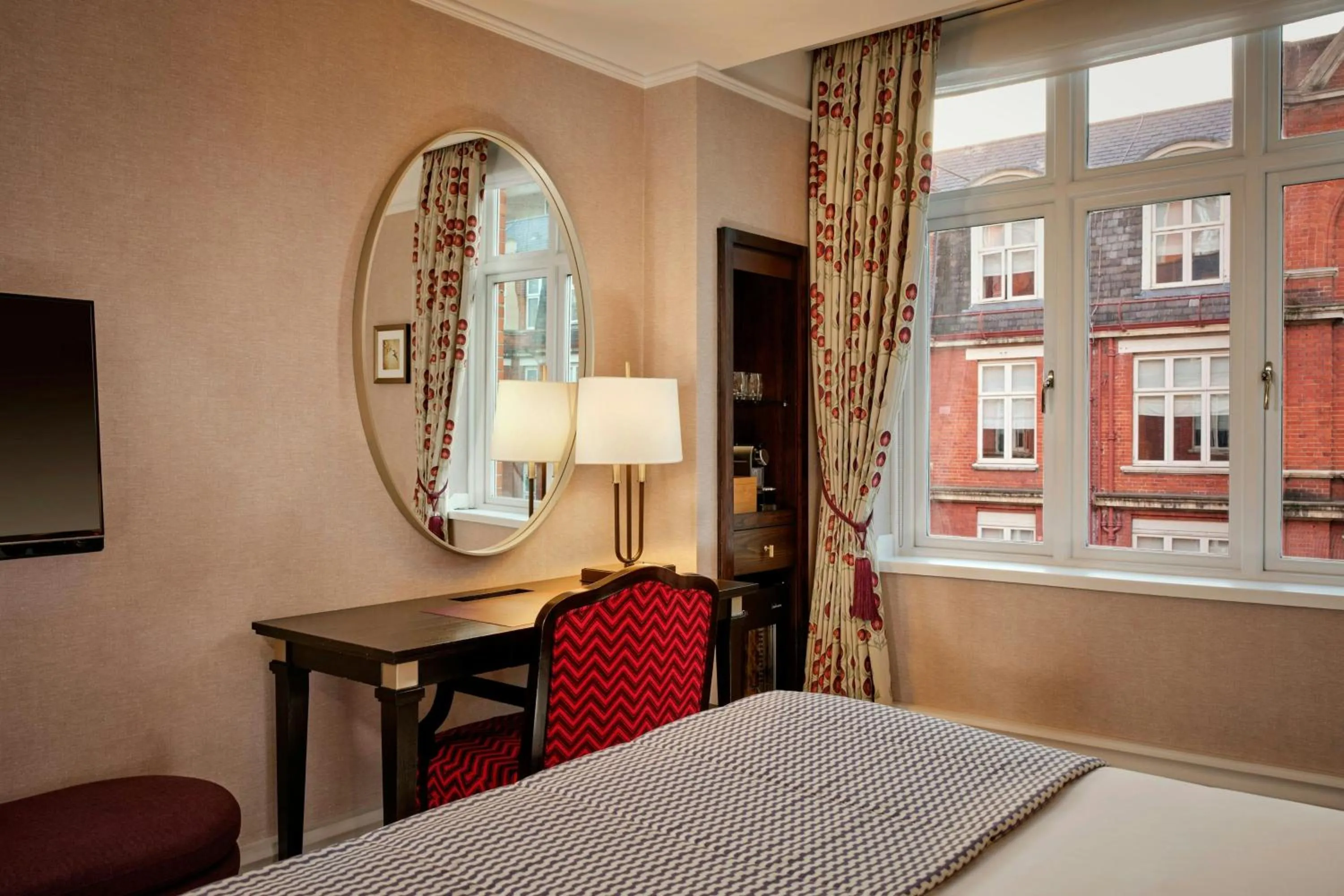 Photo of the whole room, Bed in St. Ermin's Hotel, Autograph Collection