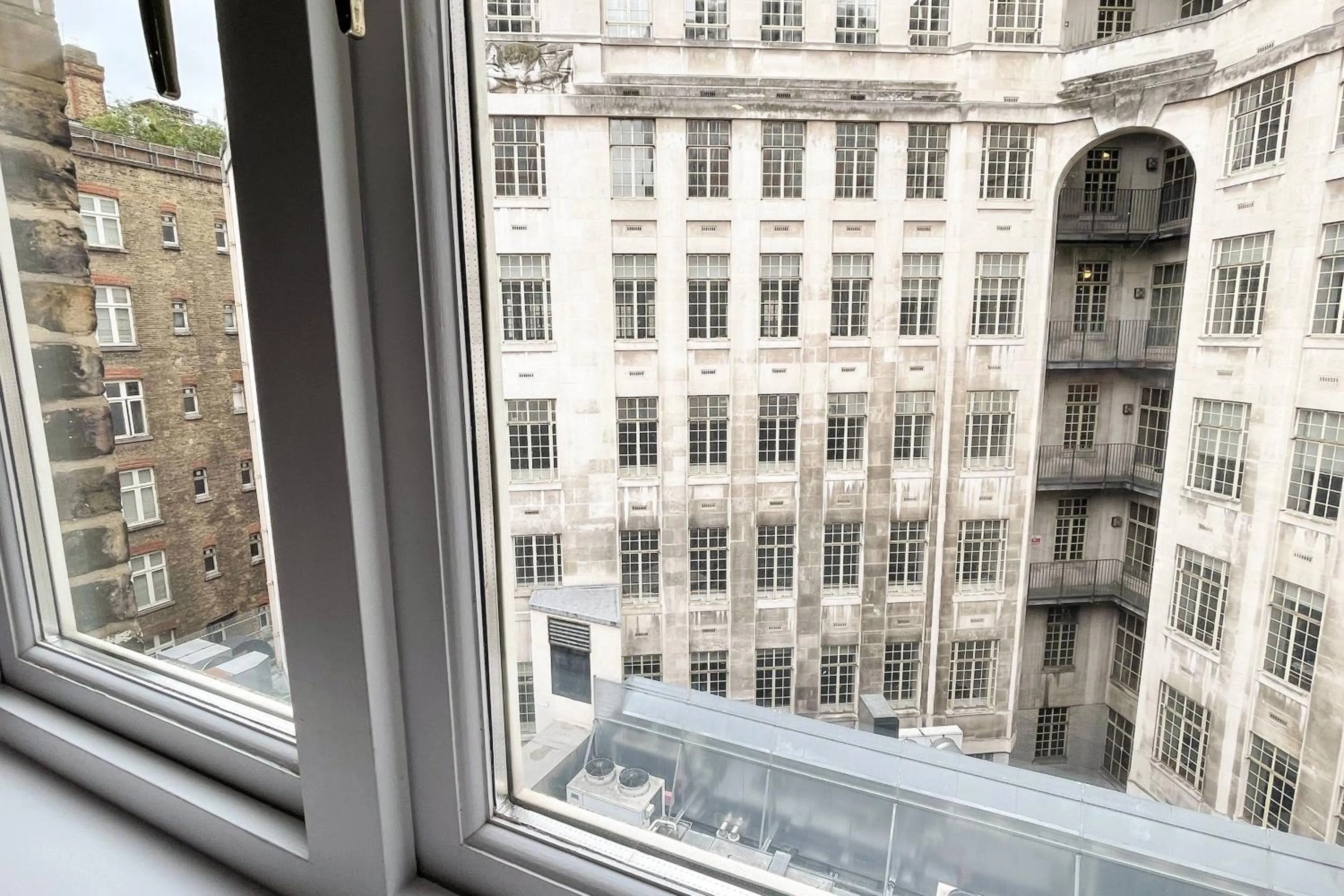 Photo of the whole room in St. Ermin's Hotel, Autograph Collection