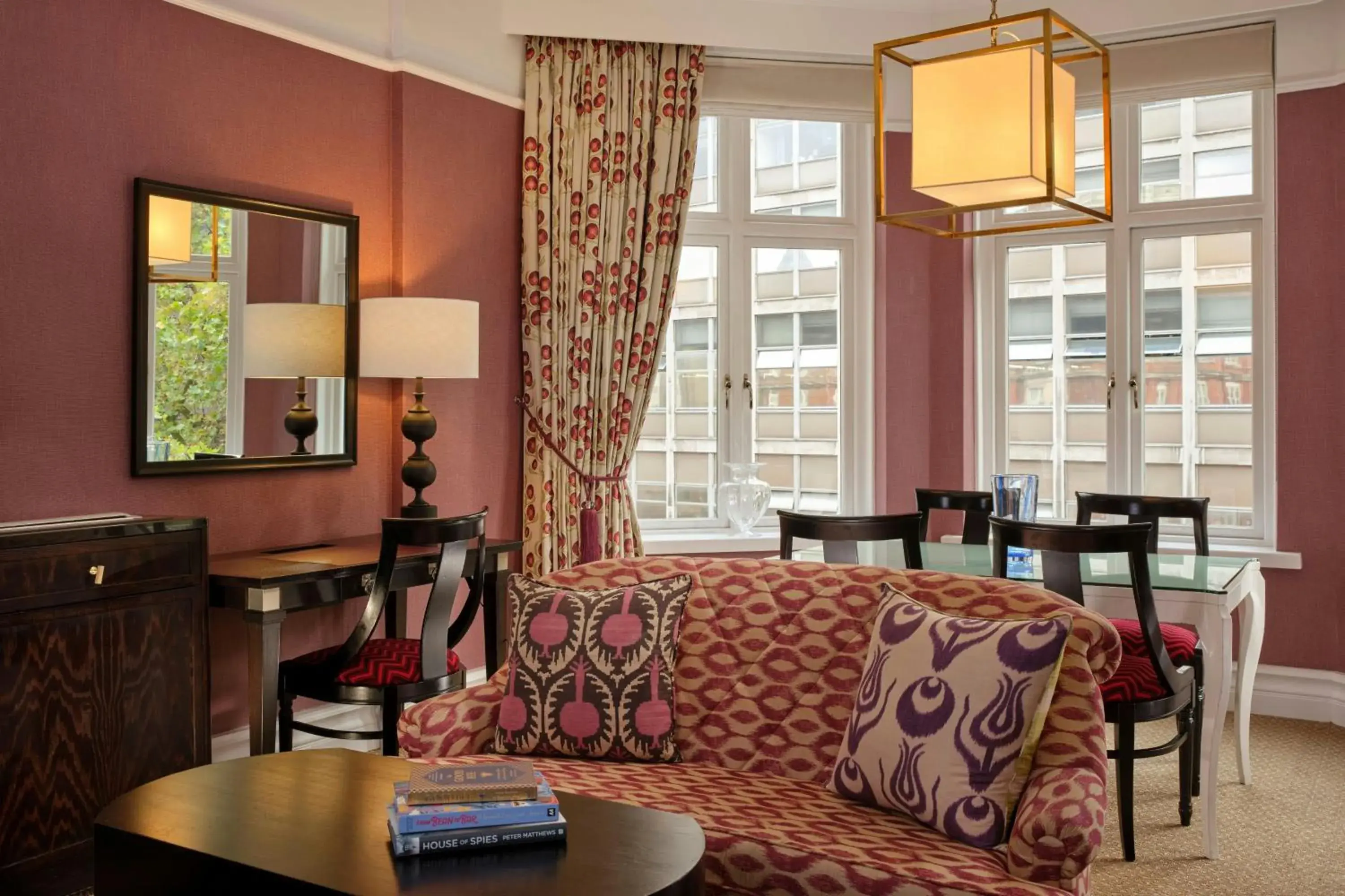 Lounge or bar in St. Ermin's Hotel, Autograph Collection Lounge or bar in St. Ermin's Hotel, Autograph Collection