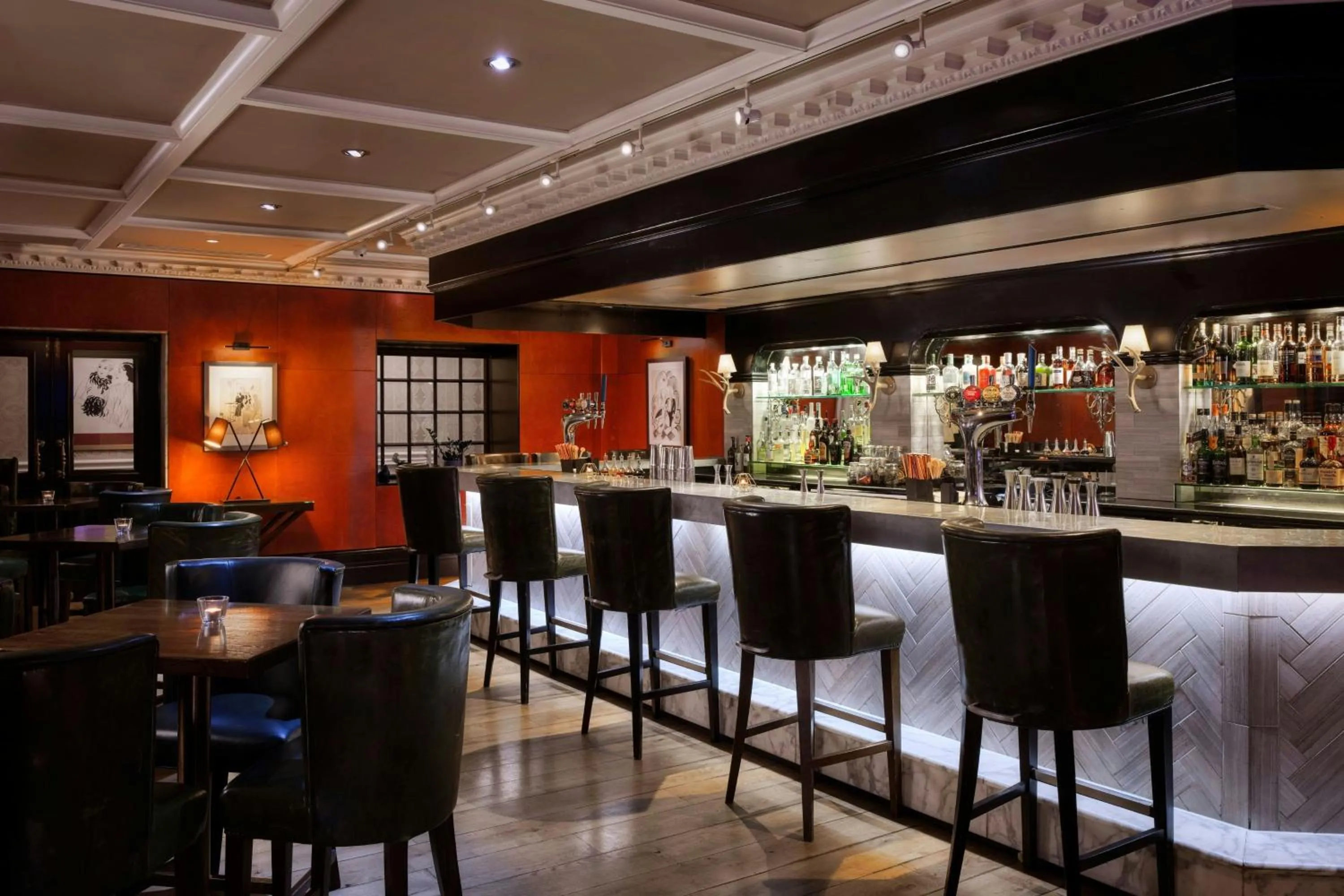 Lounge or bar in St. Ermin's Hotel, Autograph Collection