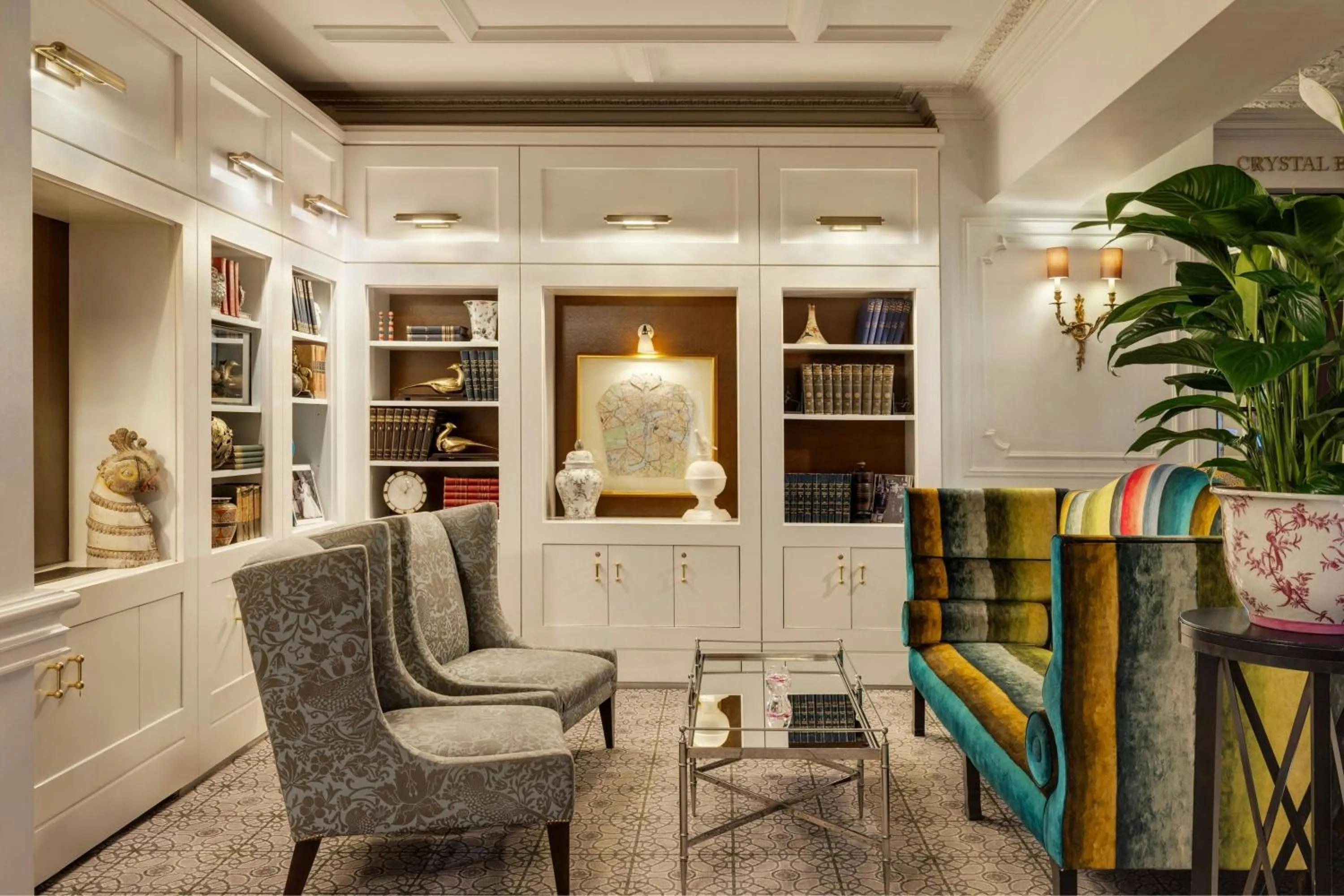 Lounge or bar in St. Ermin's Hotel, Autograph Collection