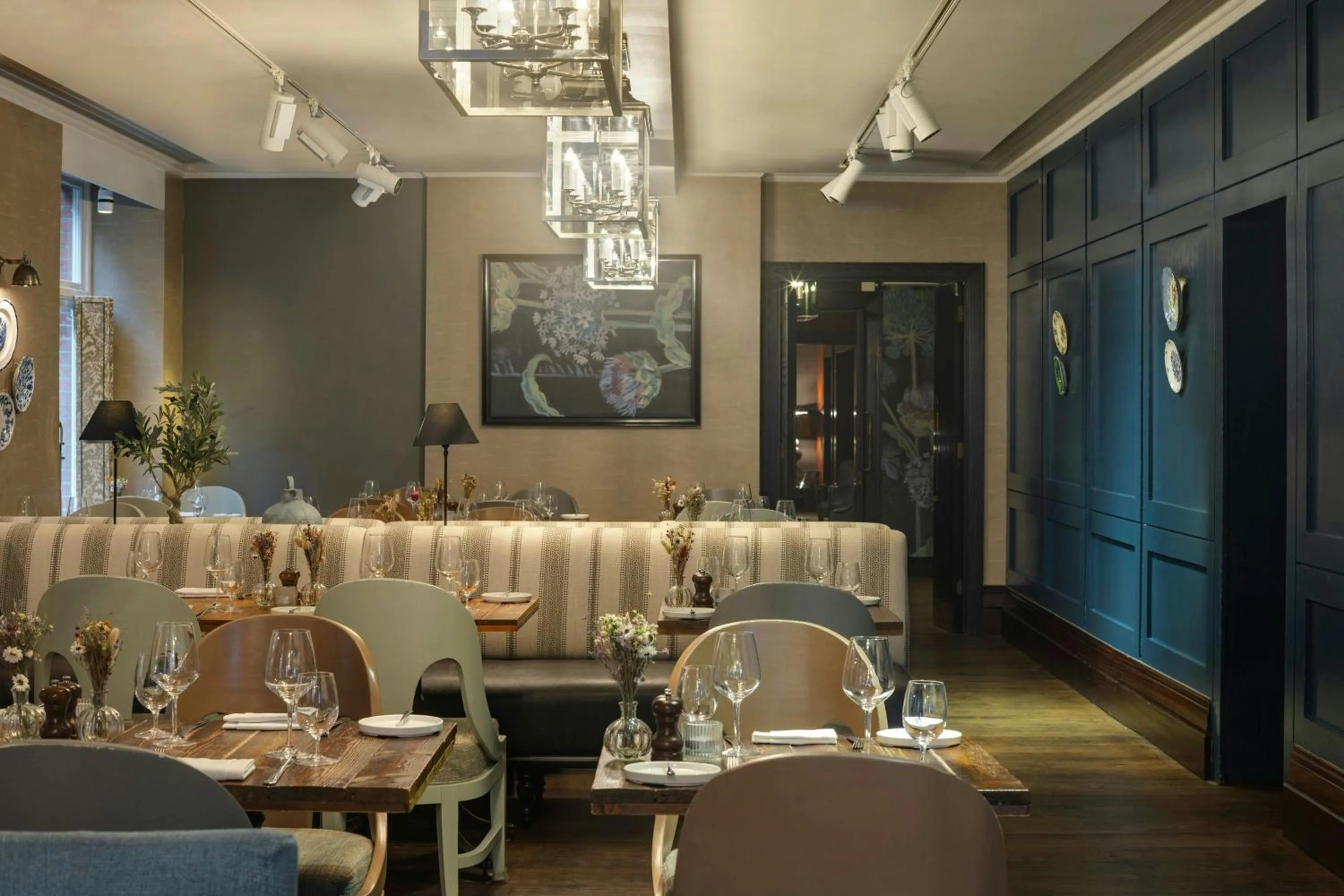 Restaurant/places to eat in St. Ermin's Hotel, Autograph Collection