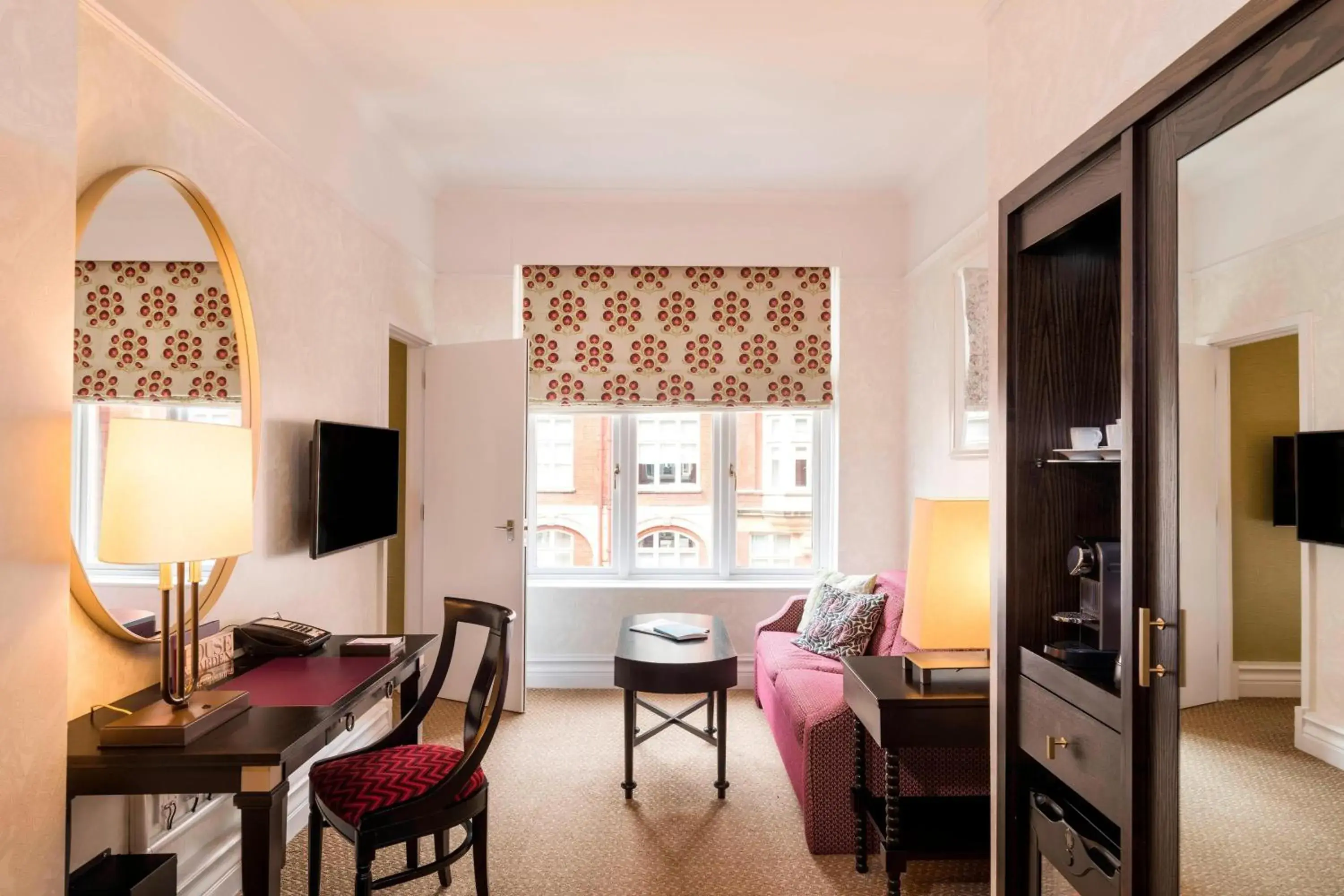 Lounge or bar, Bed in St. Ermin's Hotel, Autograph Collection Lounge or bar, Bed in St. Ermin's Hotel, Autograph Collection