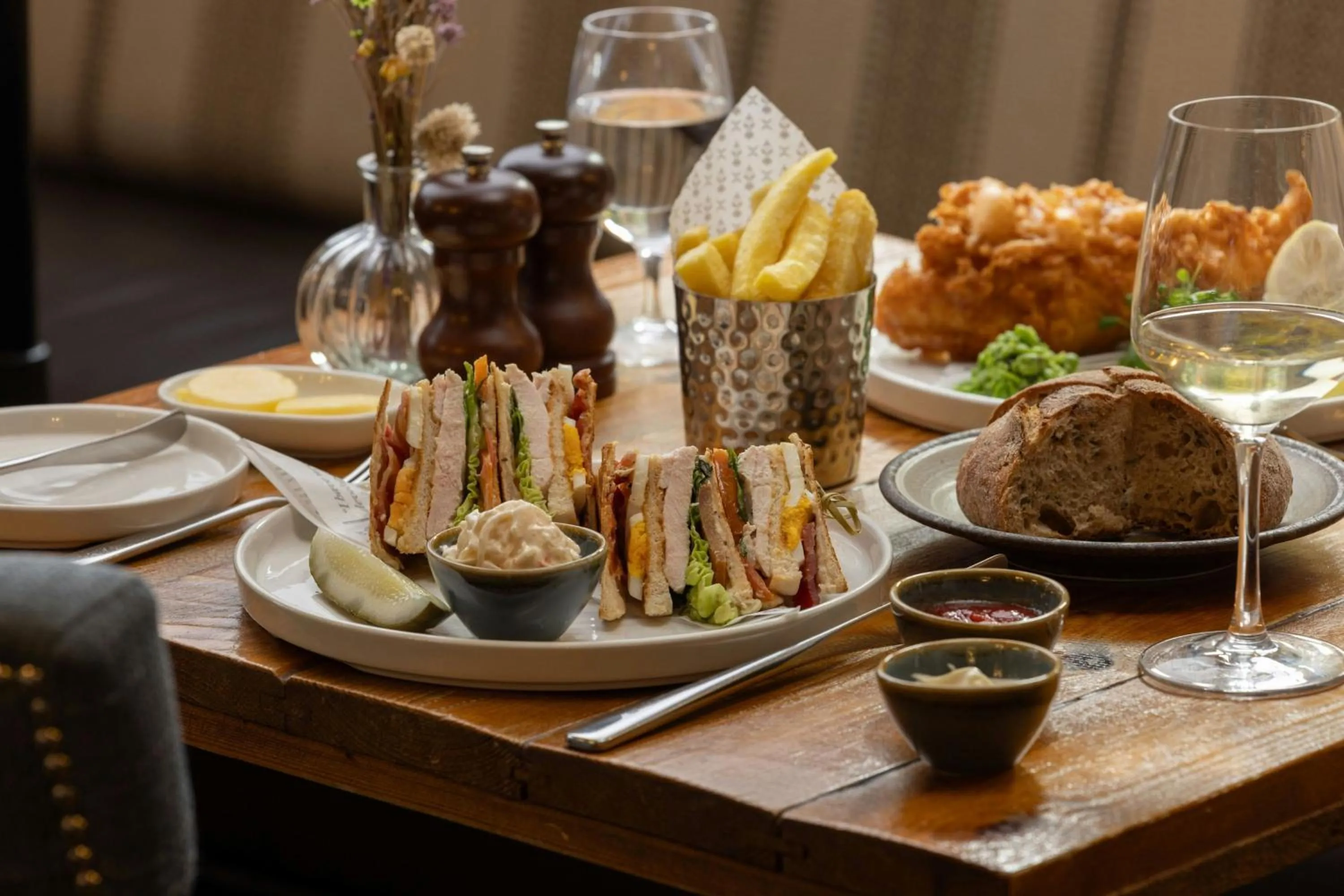 Restaurant/places to eat in St. Ermin's Hotel, Autograph Collection