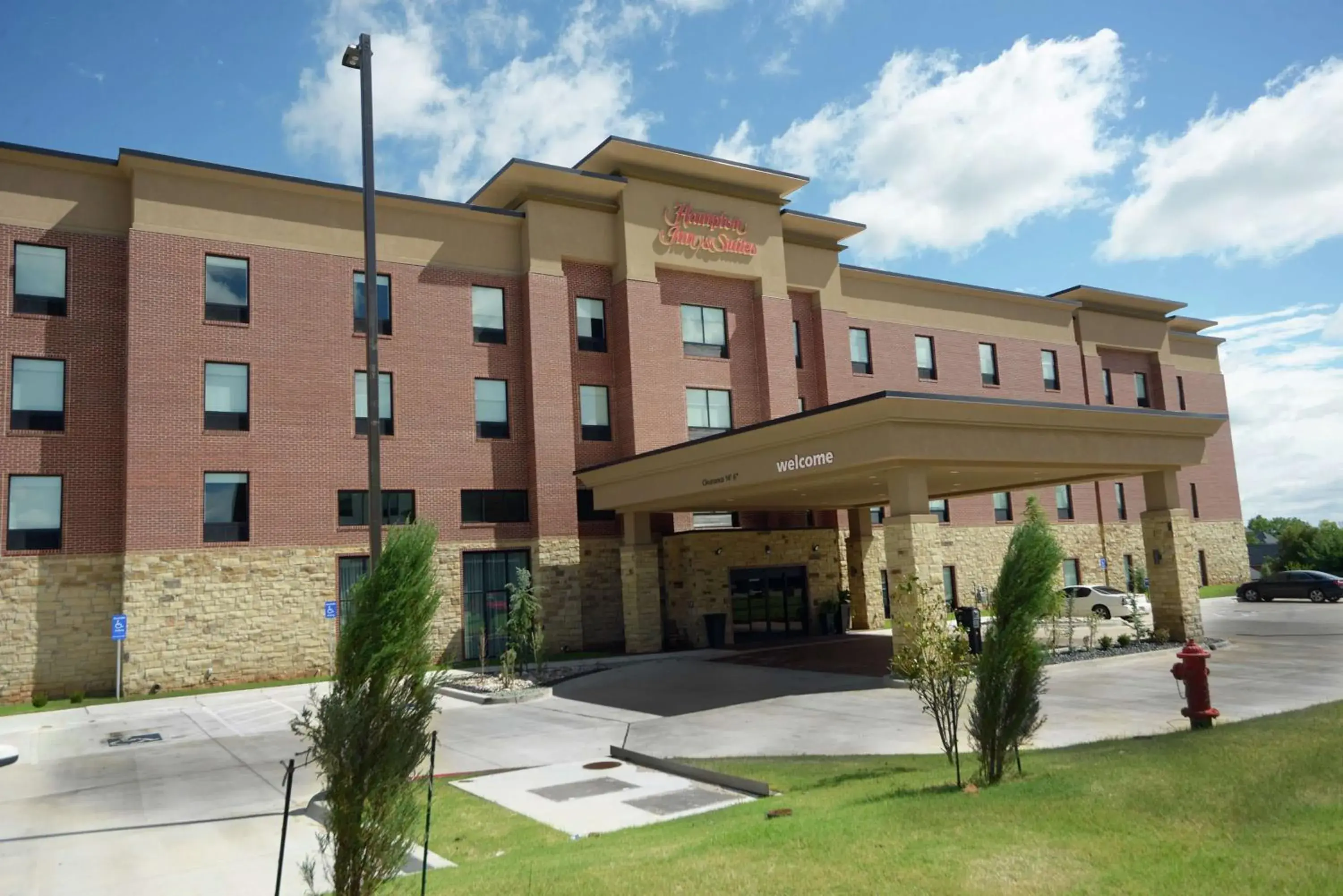 Property building in Hampton Inn & Suites Oklahoma City/Quail Springs Property building in Hampton Inn & Suites Oklahoma City/Quail Springs