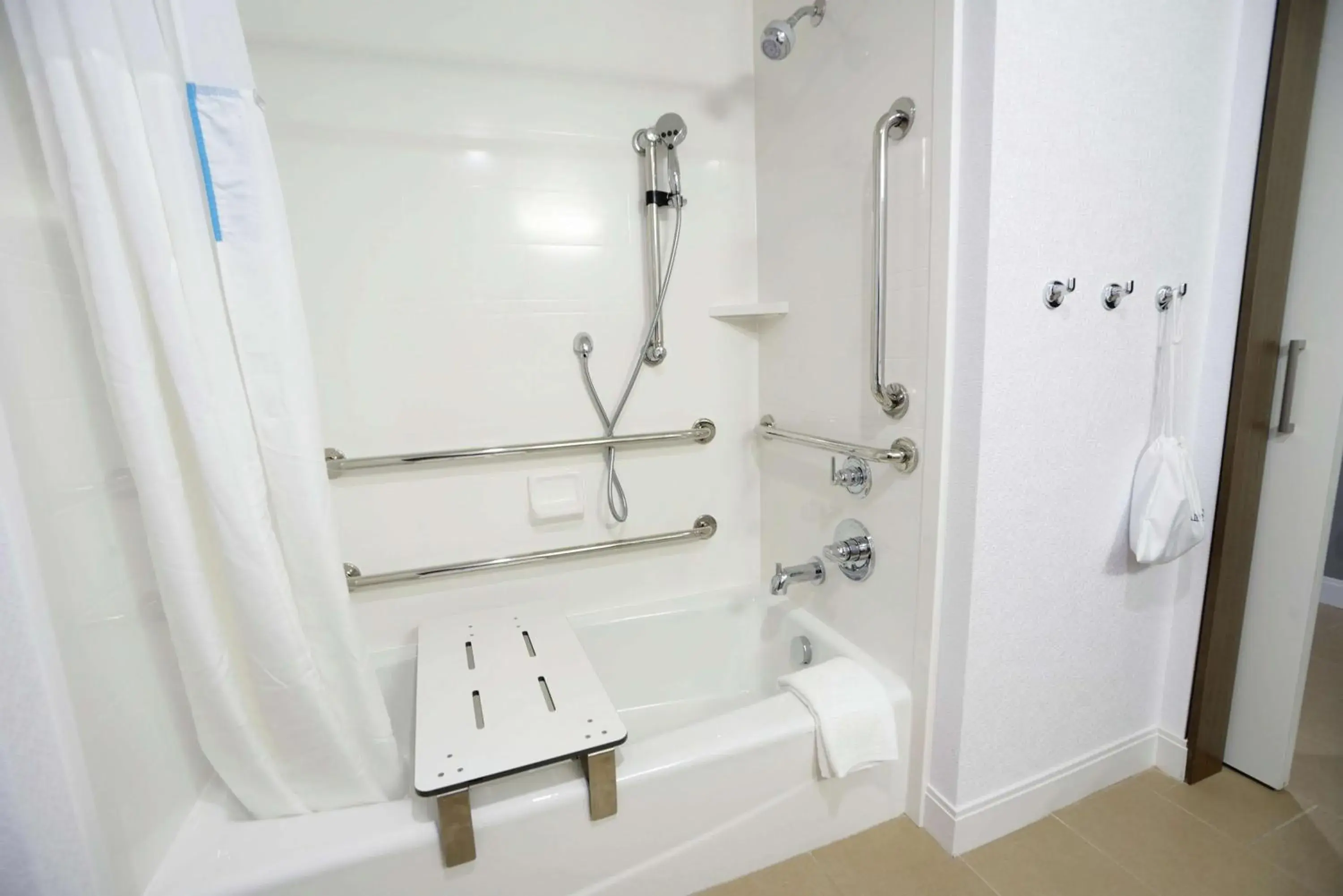 King Room with Sofa Bed - Mobility Access/Non-Smoking in Hampton Inn & Suites Oklahoma City/Quail Springs King Room with Sofa Bed - Mobility Access/Non-Smoking in Hampton Inn & Suites Oklahoma City/Quail Springs