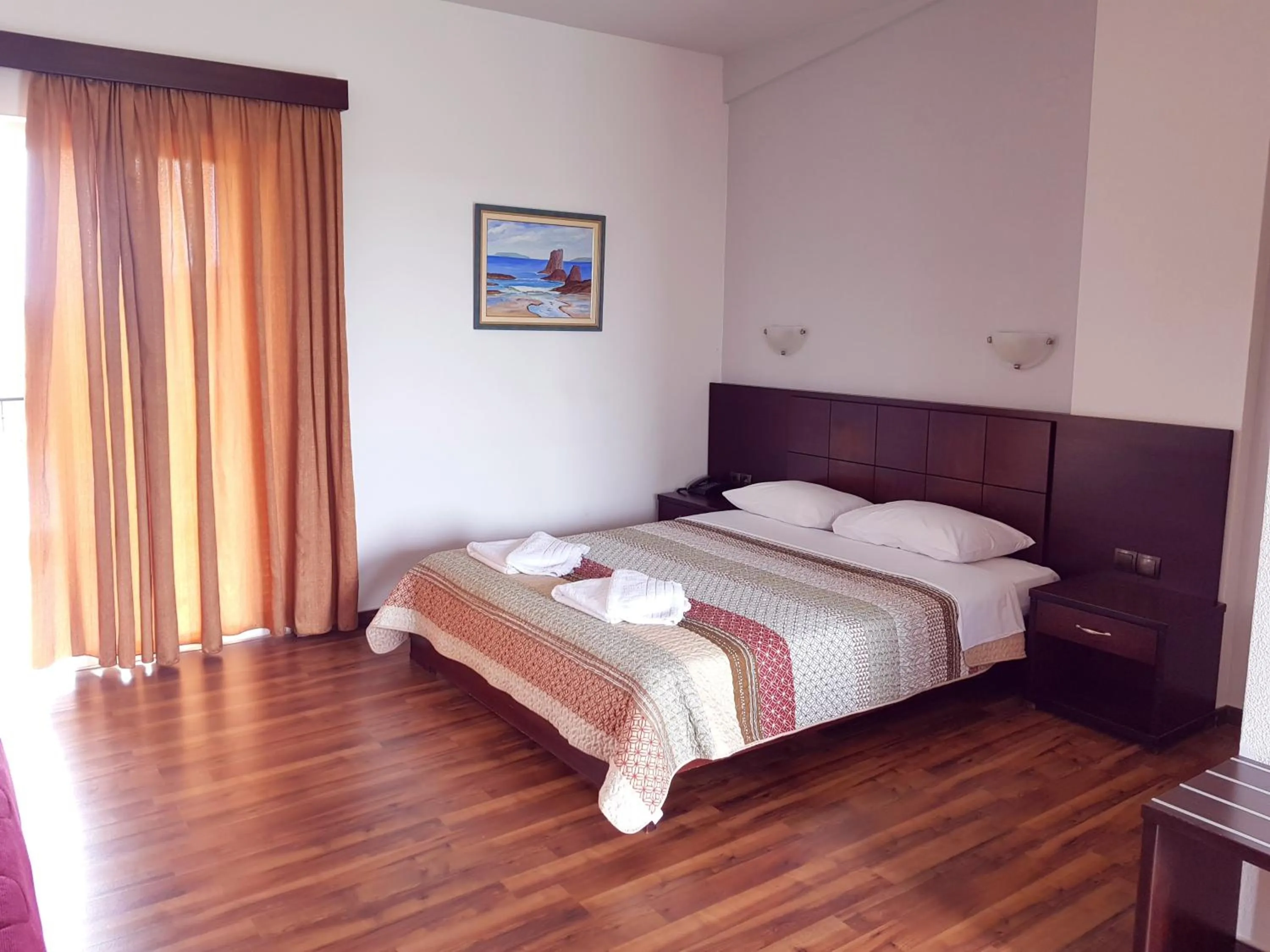 Bed in Hotel Kalamitsi Apartments