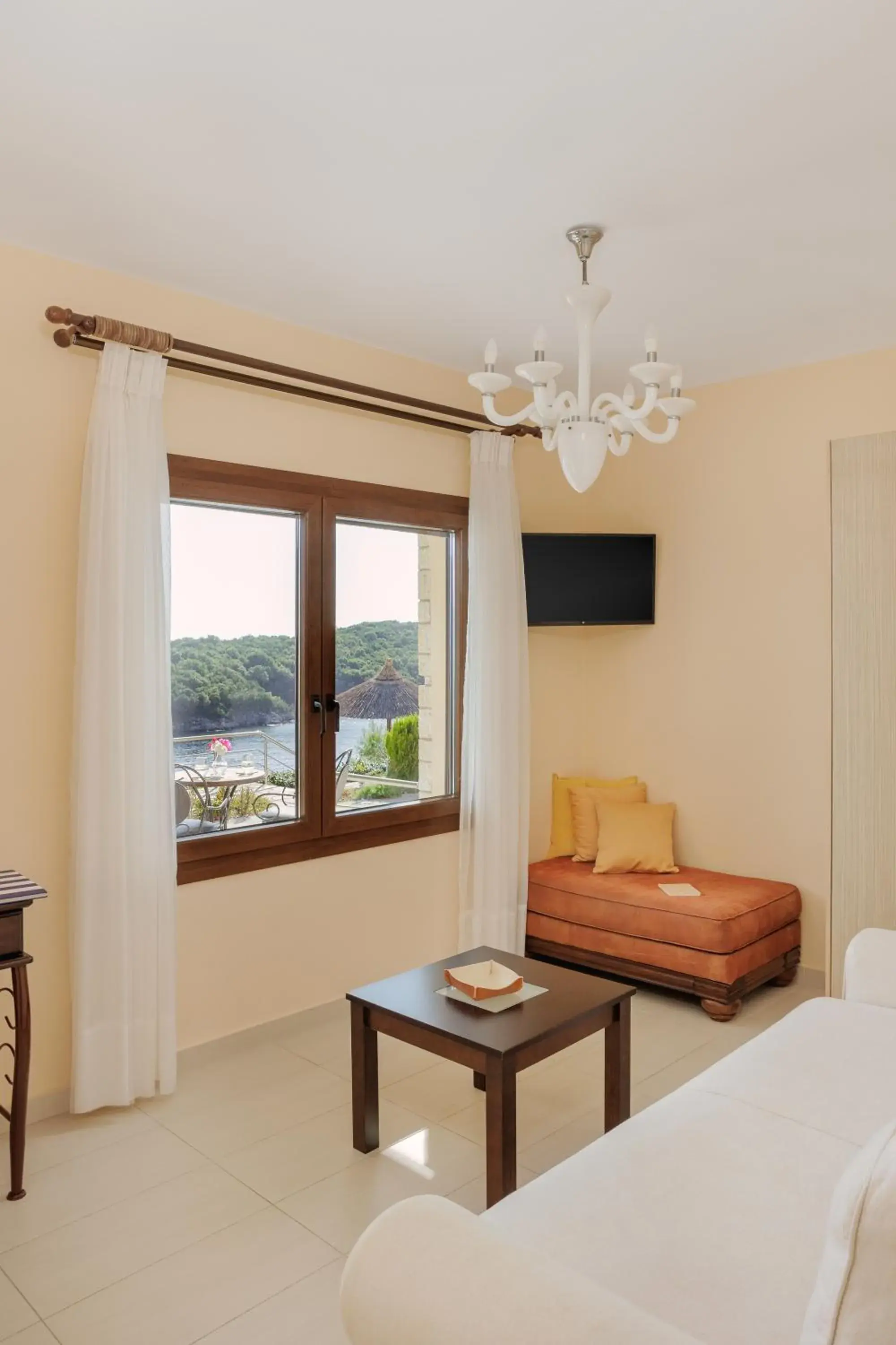 One-Bedroom Suite with Patio and Sea View in Costa Smeralda One-Bedroom Suite with Patio and Sea View in Costa Smeralda