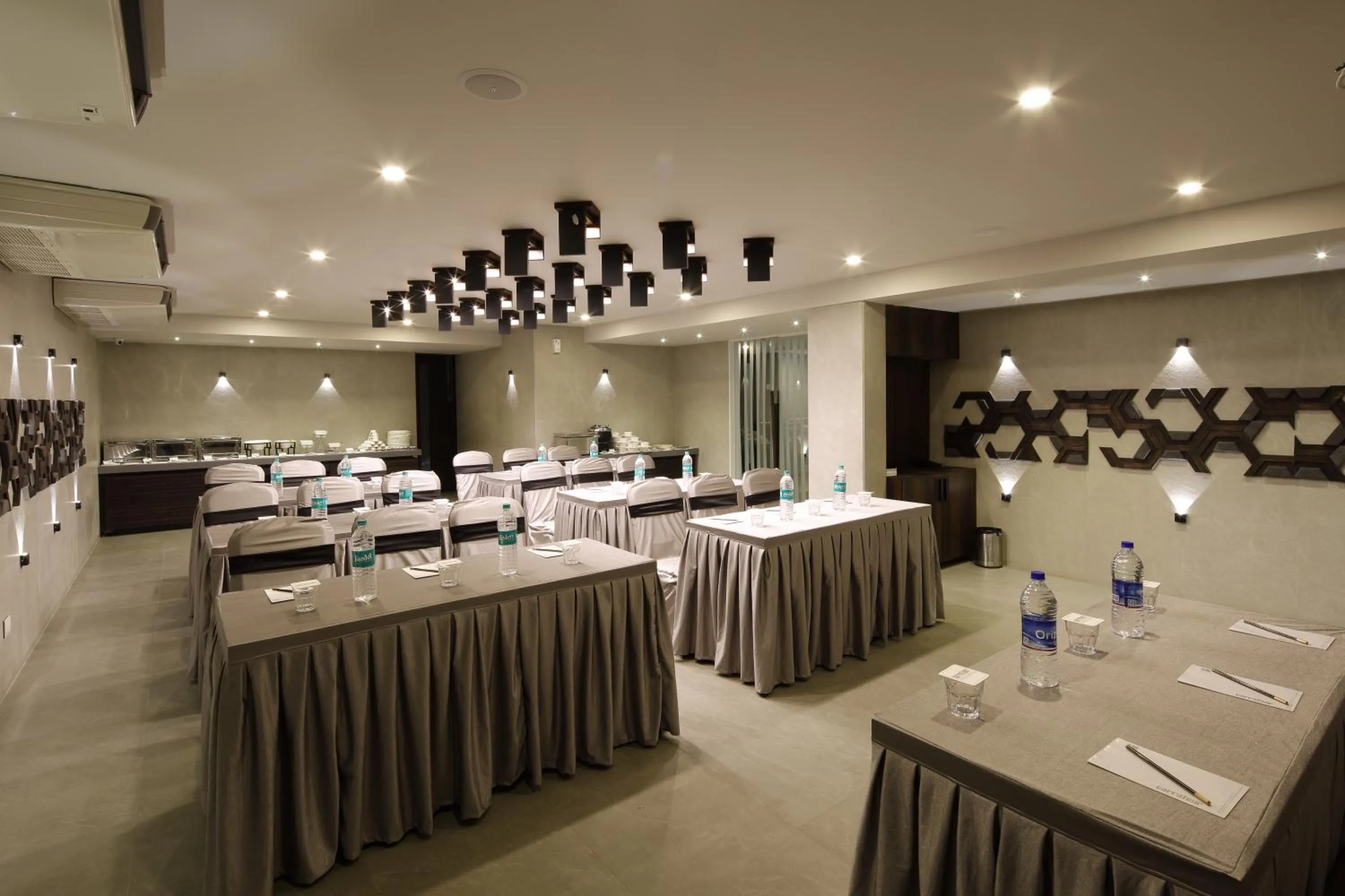 Business facilities in Hotel Carrefour