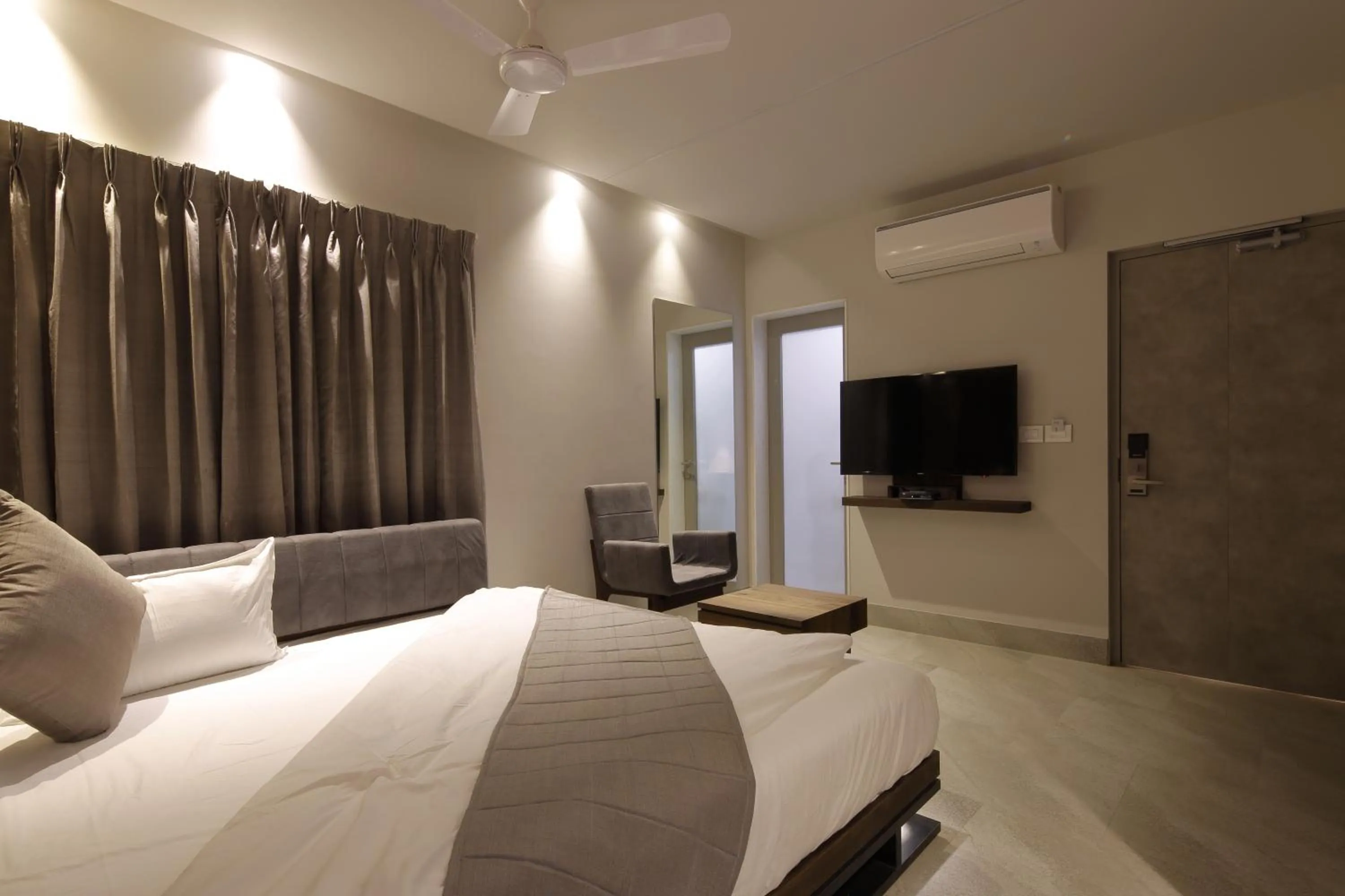 Communal lounge/ TV room in Hotel Carrefour