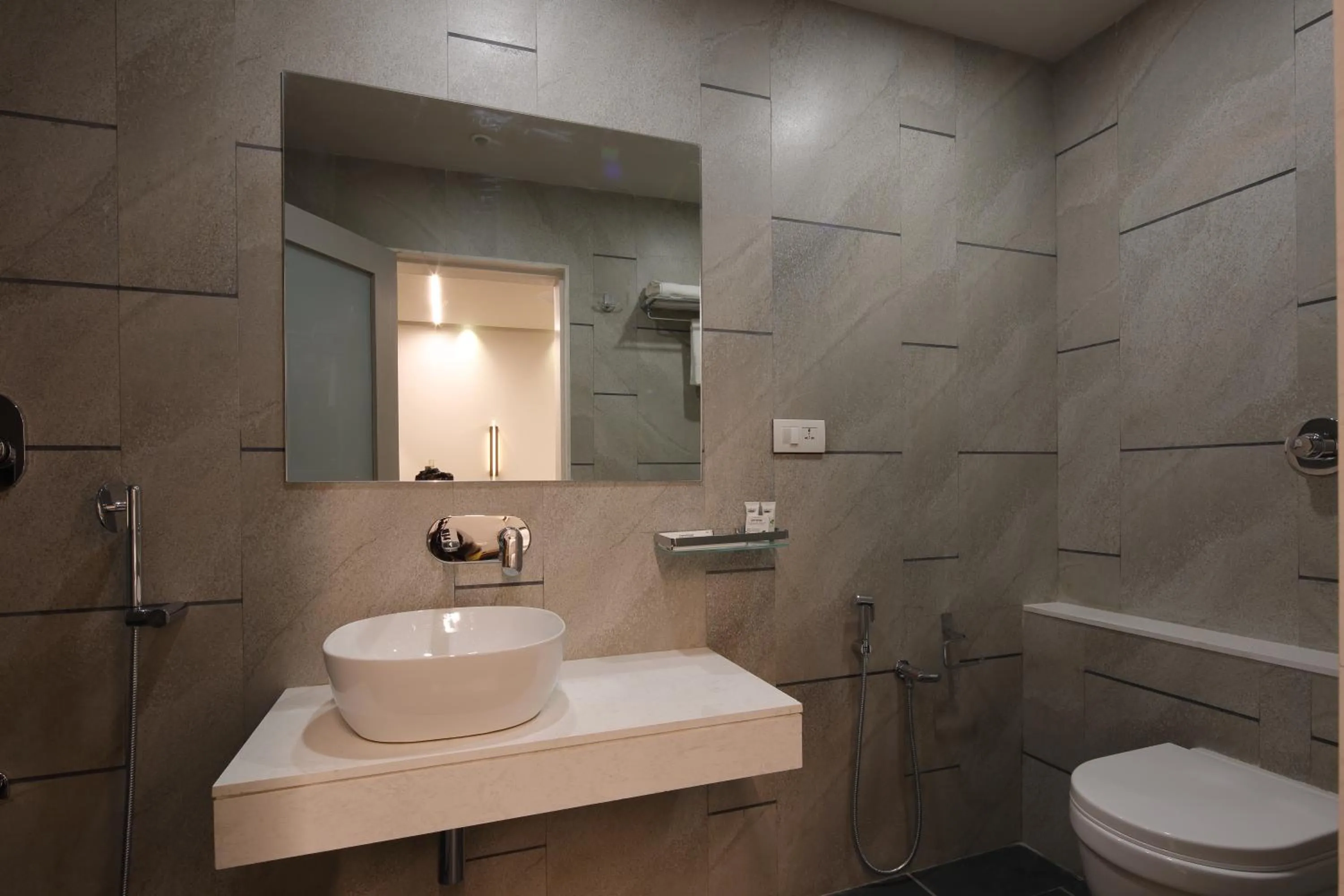 Toilet in Hotel Carrefour