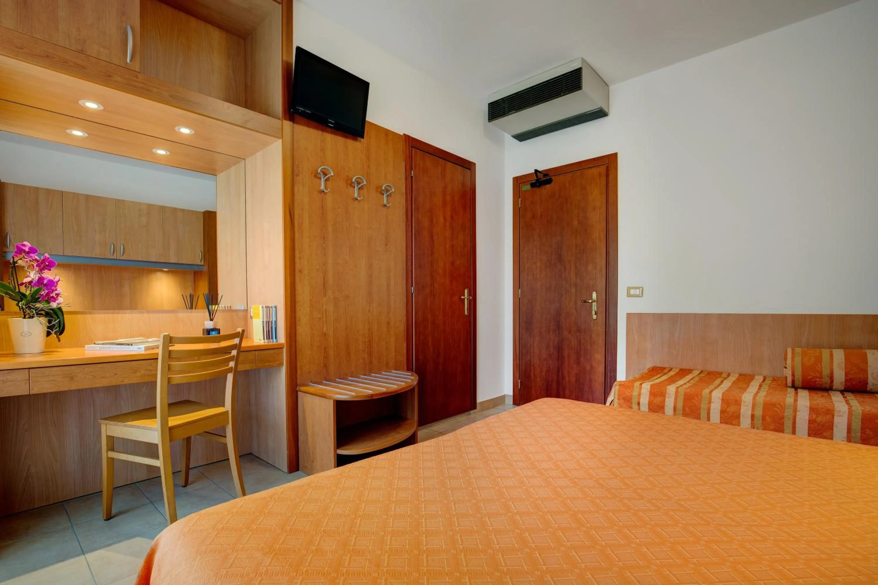 Photo of the whole room, Bed in Hotel Jalisco