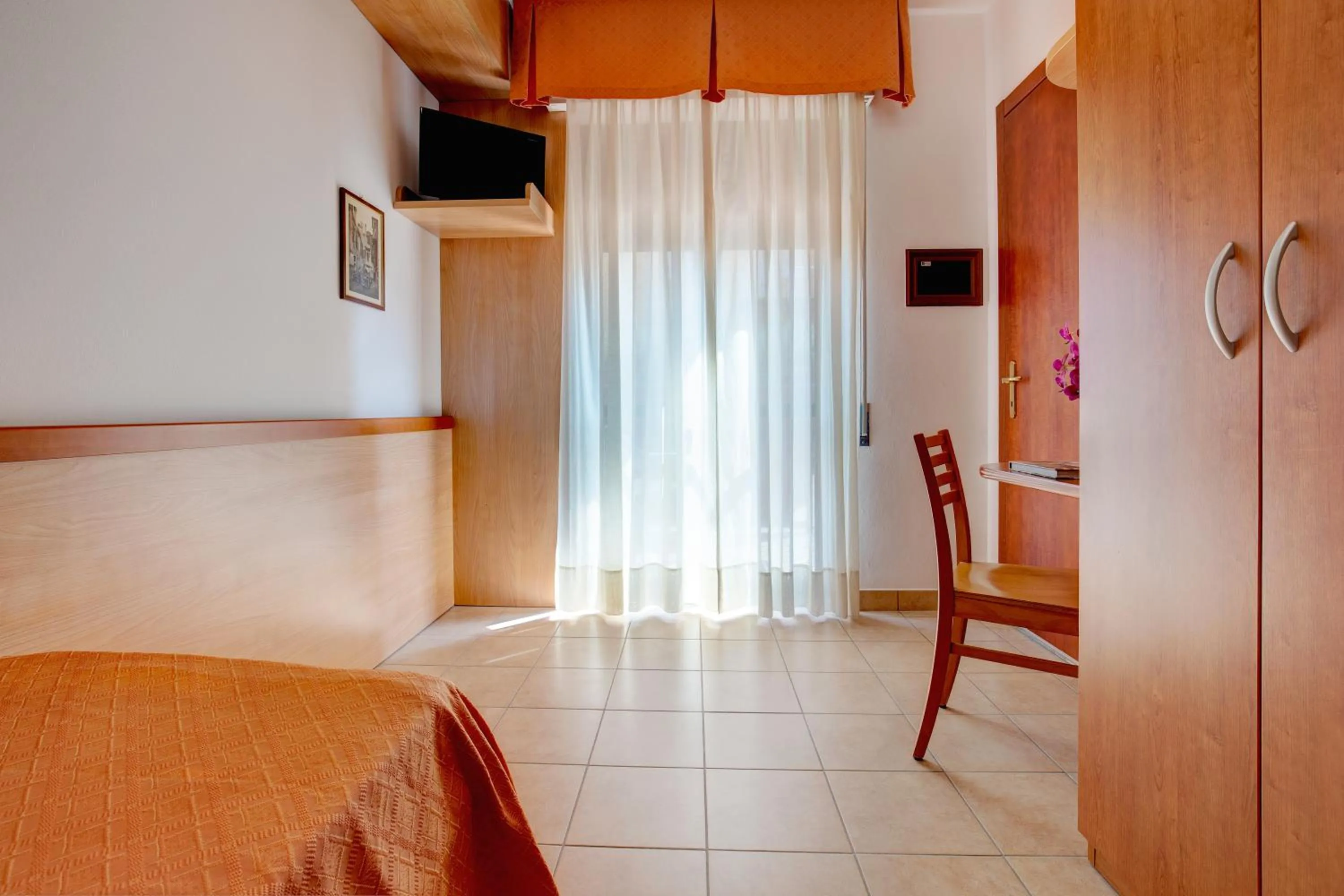 Photo of the whole room, Bed in Hotel Jalisco