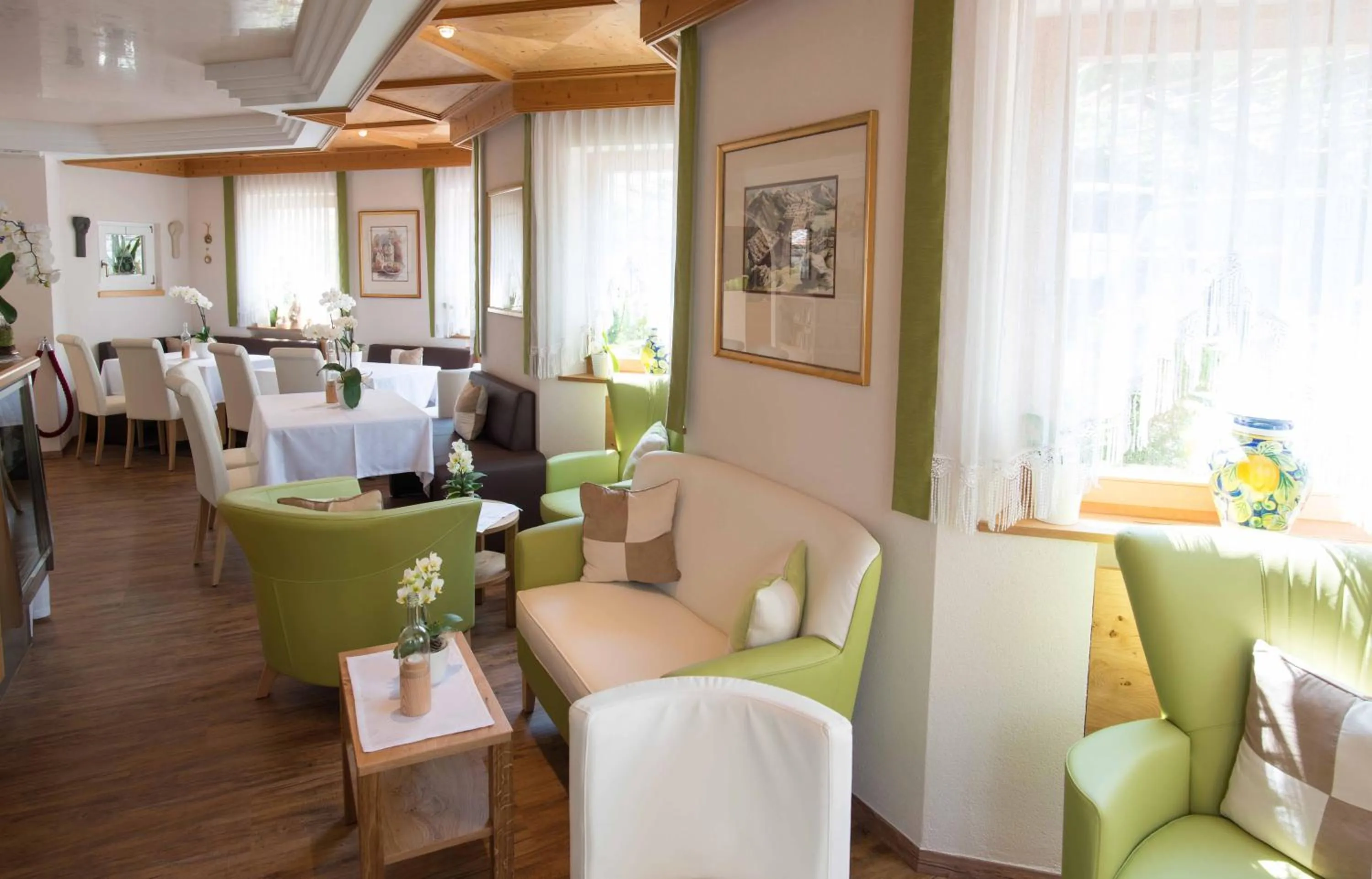 Lounge or bar in Hotel FleurAlp