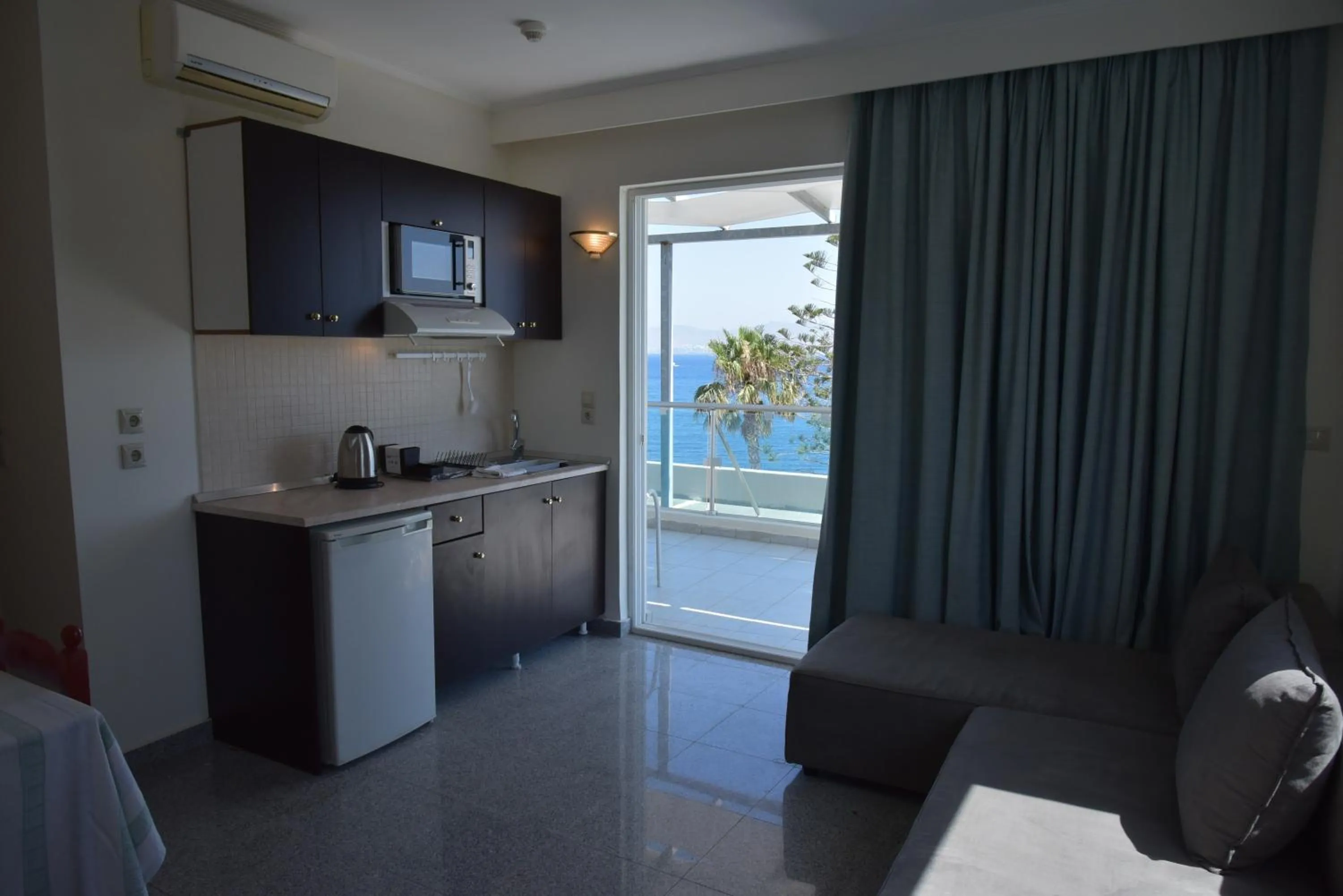 Kitchen or kitchenette in Bristol Sea View Apartments