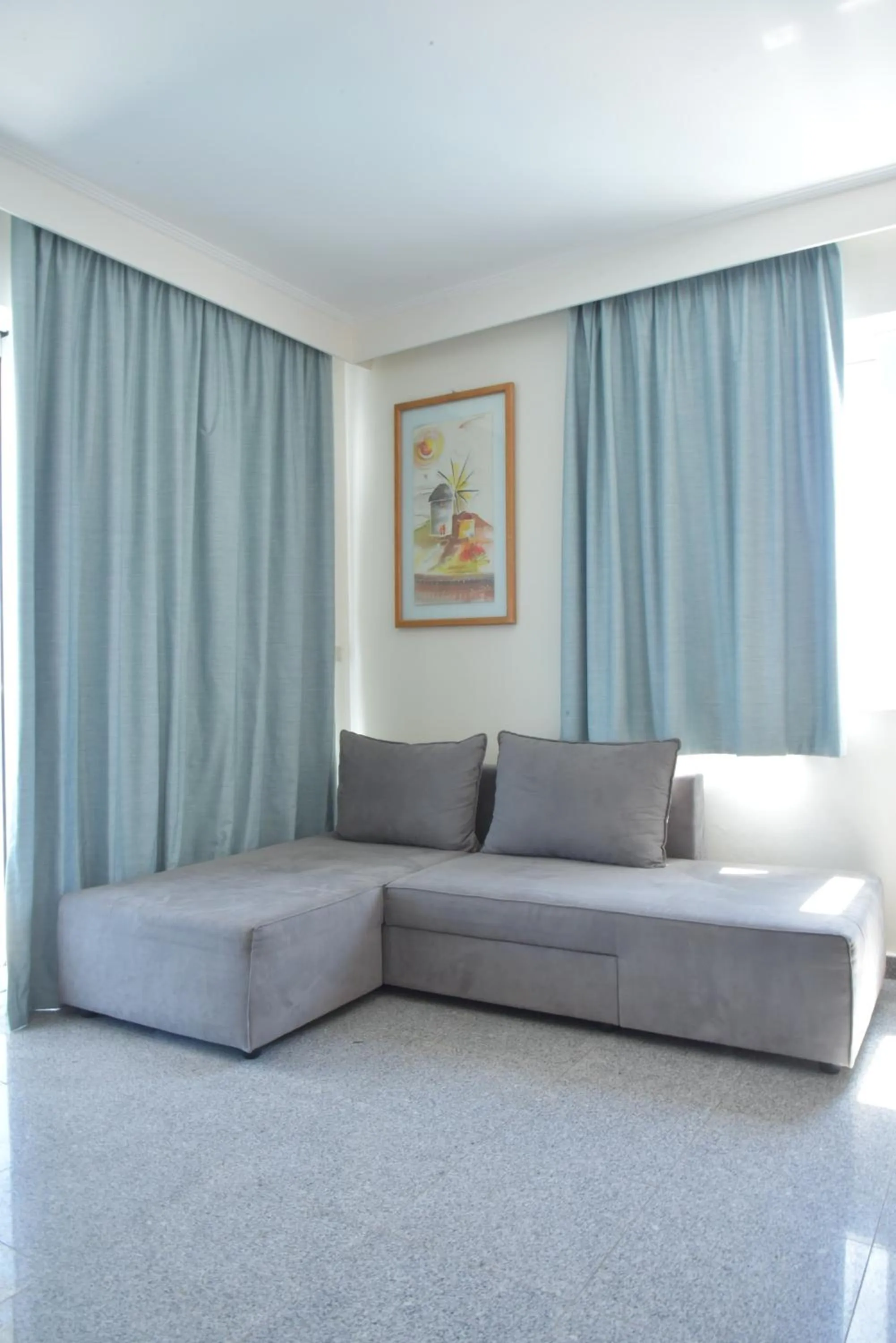 Seating area in Bristol Sea View Apartments