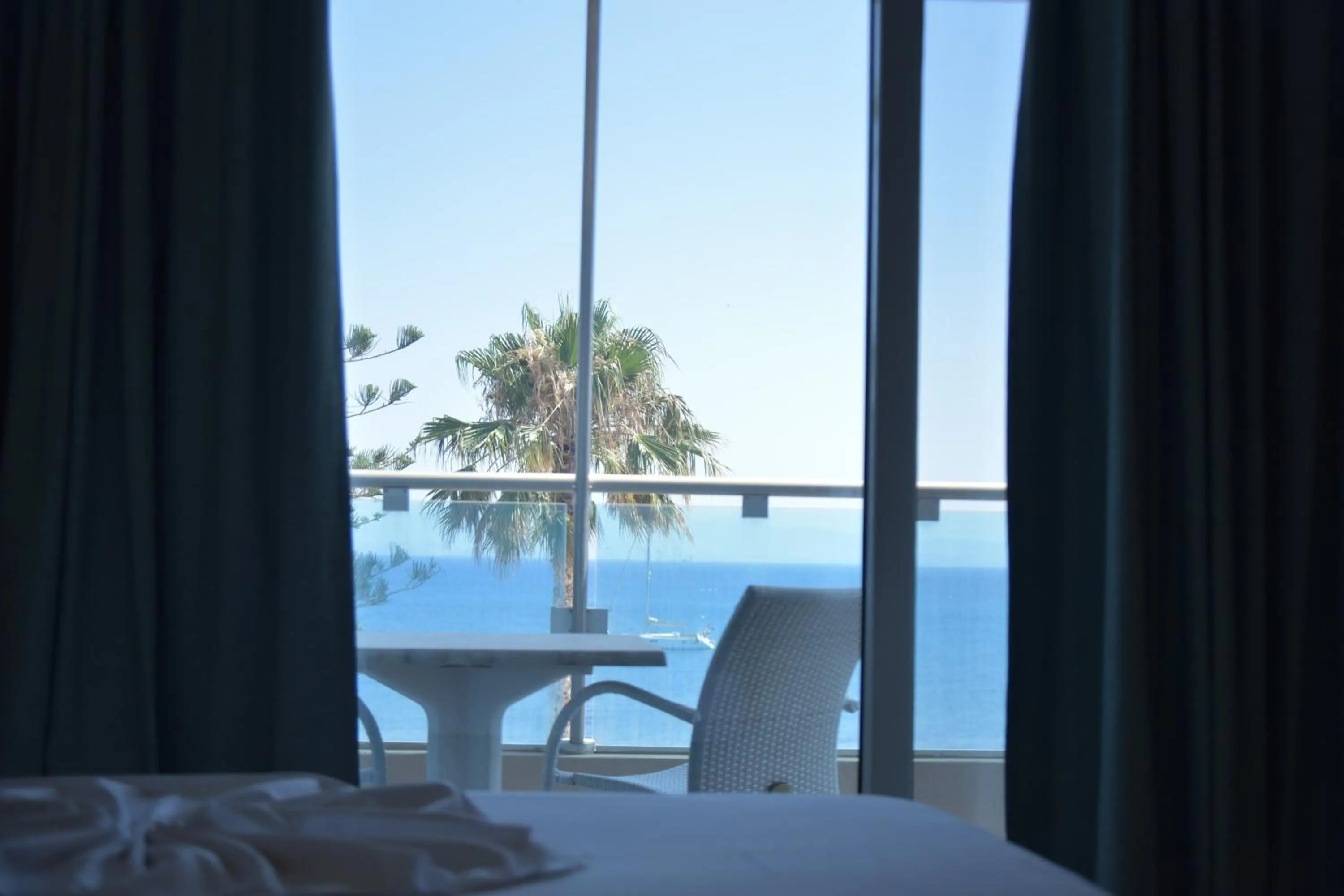 Sea view, Bed in Bristol Sea View Apartments