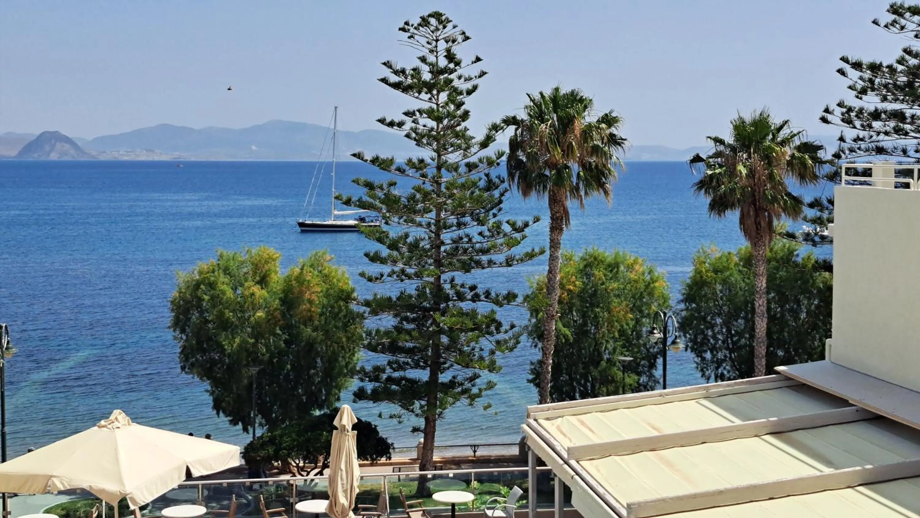 Swimming pool in Bristol Sea View Apartments