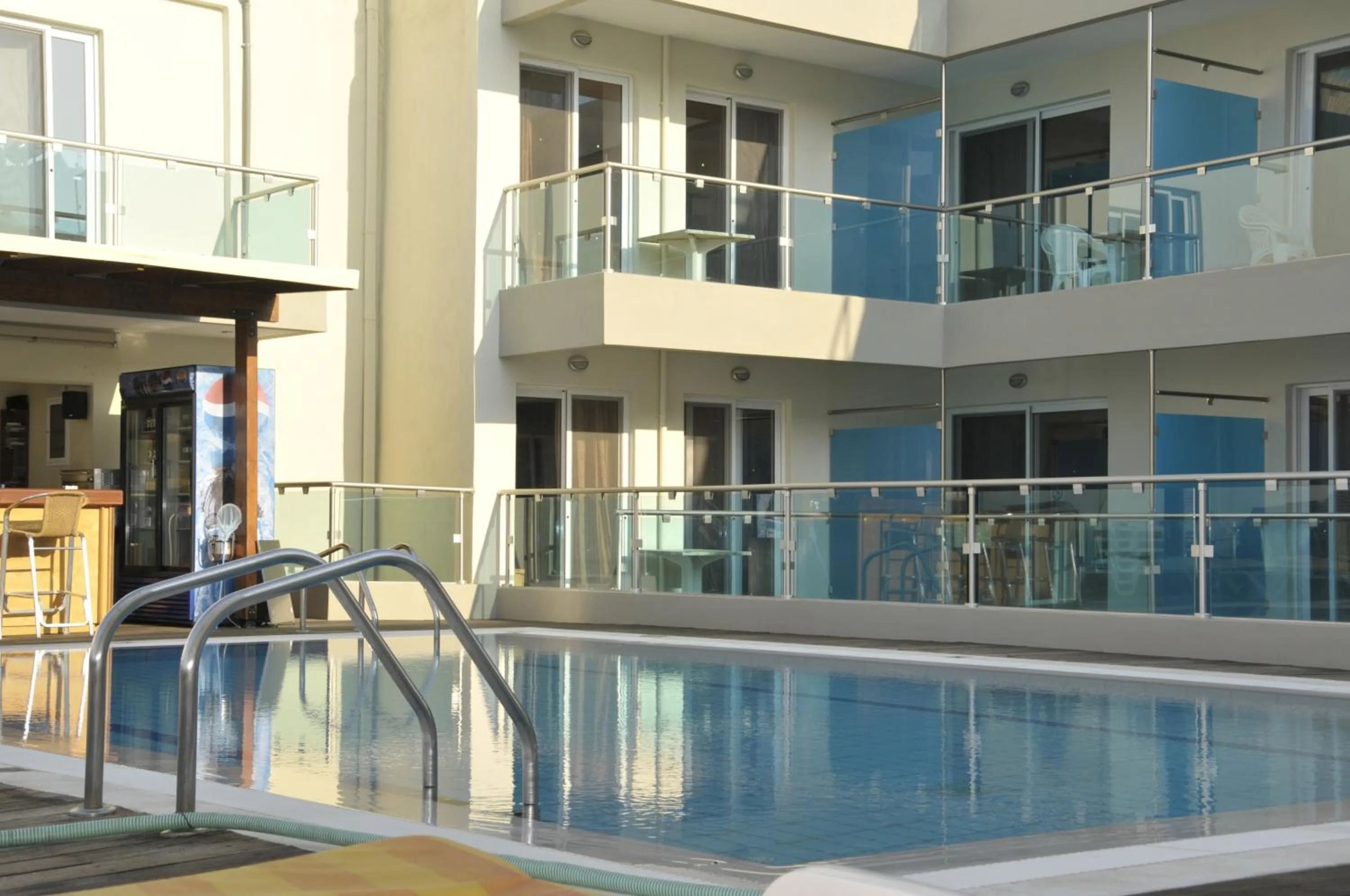 Swimming pool in Bristol Sea View Apartments