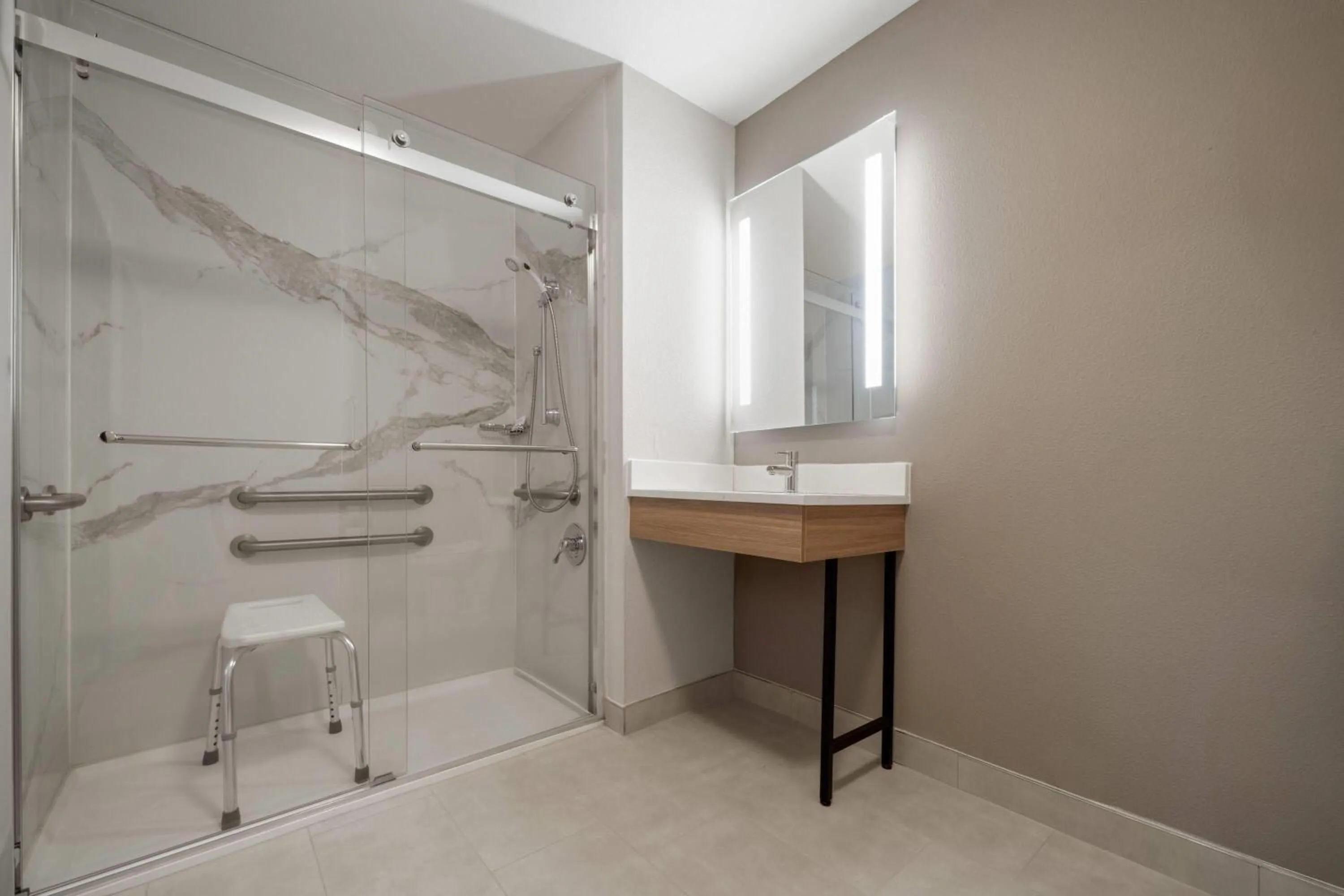 Shower in La Quinta Inn & Suites by Wyndham Greenville Woodruff Rd