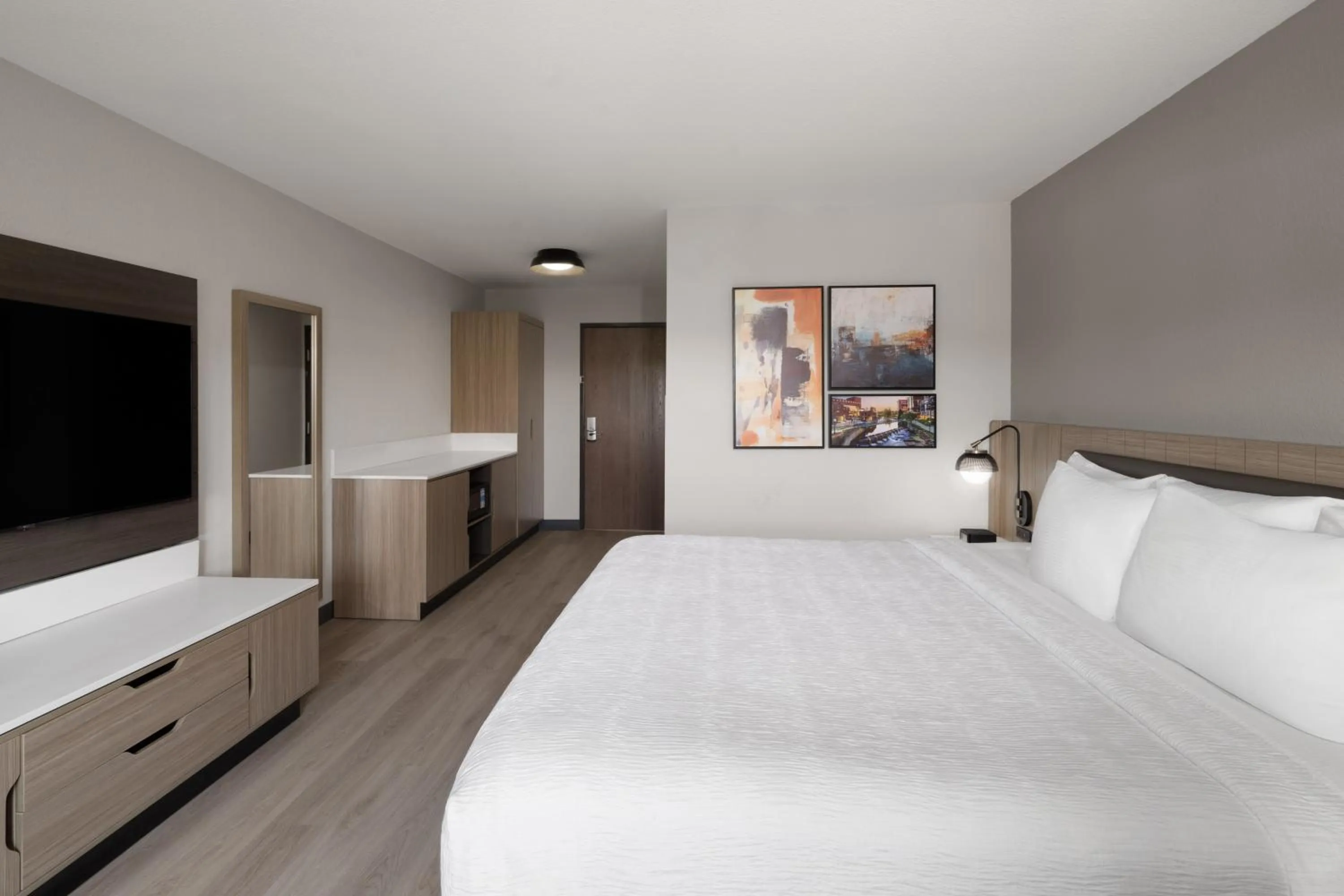 Bedroom, Bed in La Quinta Inn & Suites by Wyndham Greenville Woodruff Rd