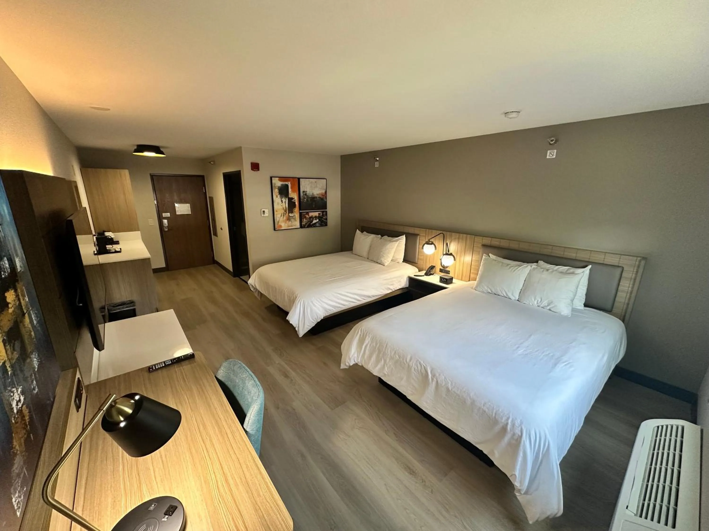 Photo of the whole room, Bed in Midtown Suites - Greenville