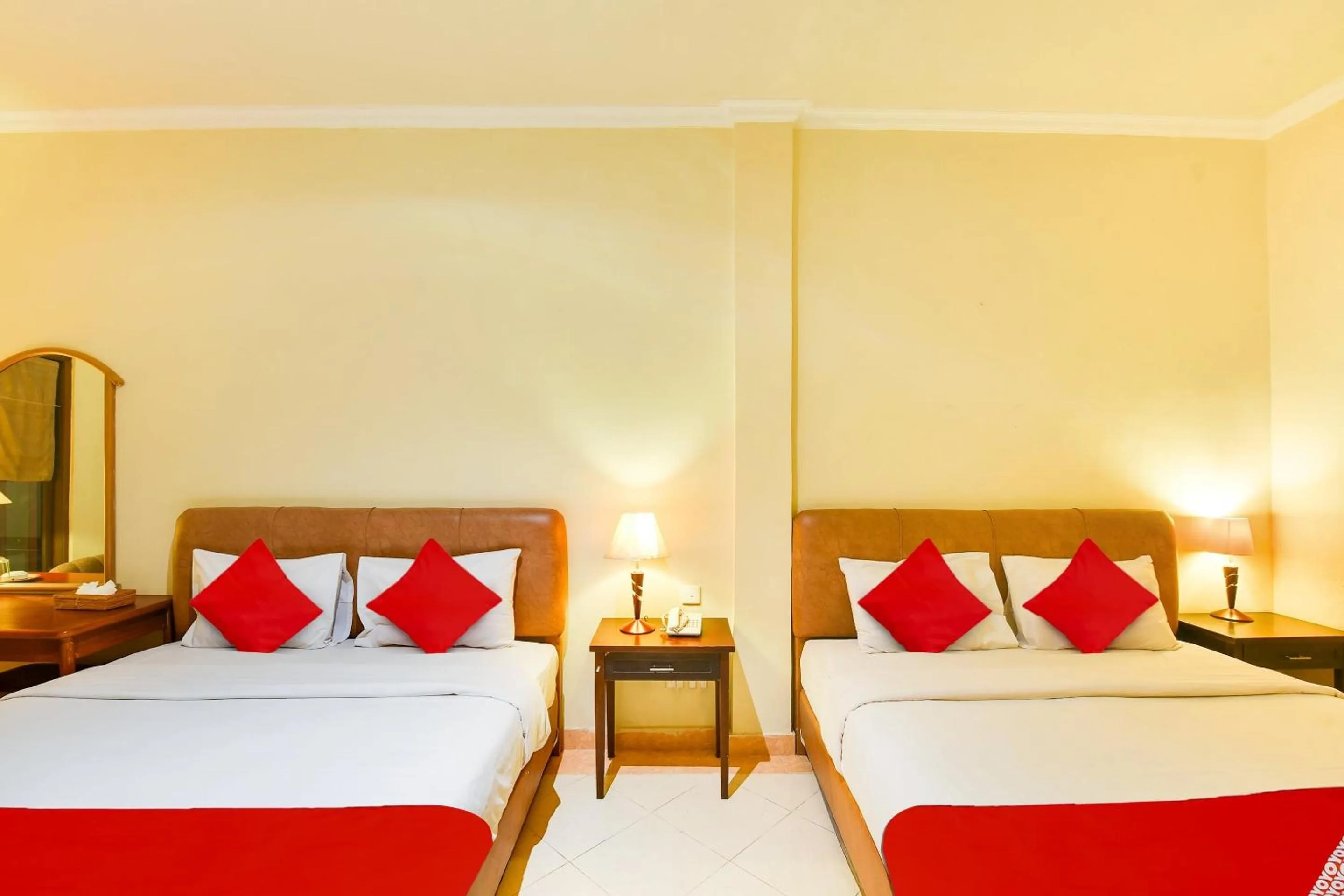 Bedroom, Bed in Super OYO Townhouse Oak Maxi Hotel Legian