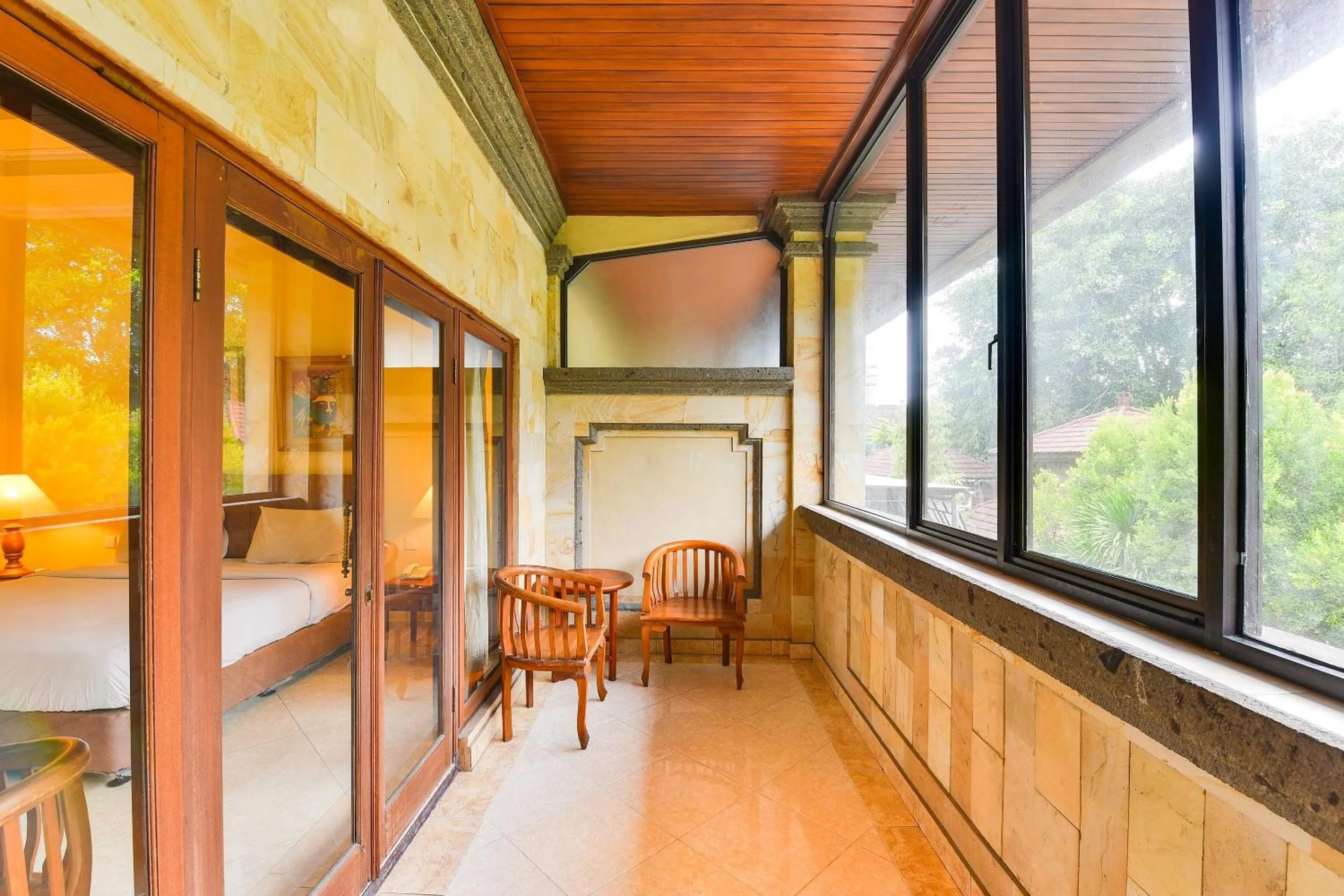 Bedroom in Super OYO Townhouse Oak Maxi Hotel Legian