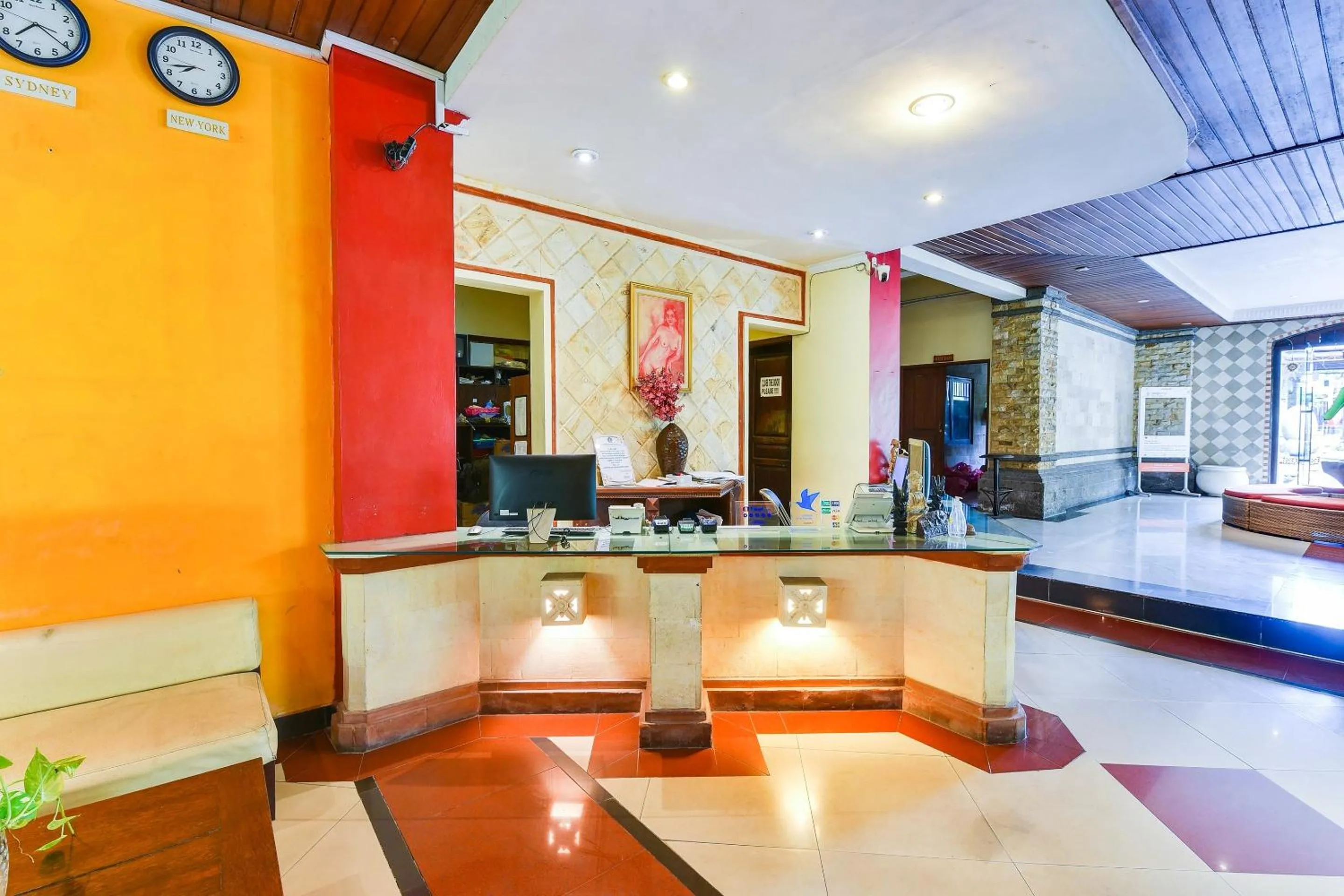 Lobby or reception in Super OYO Townhouse Oak Maxi Hotel Legian
