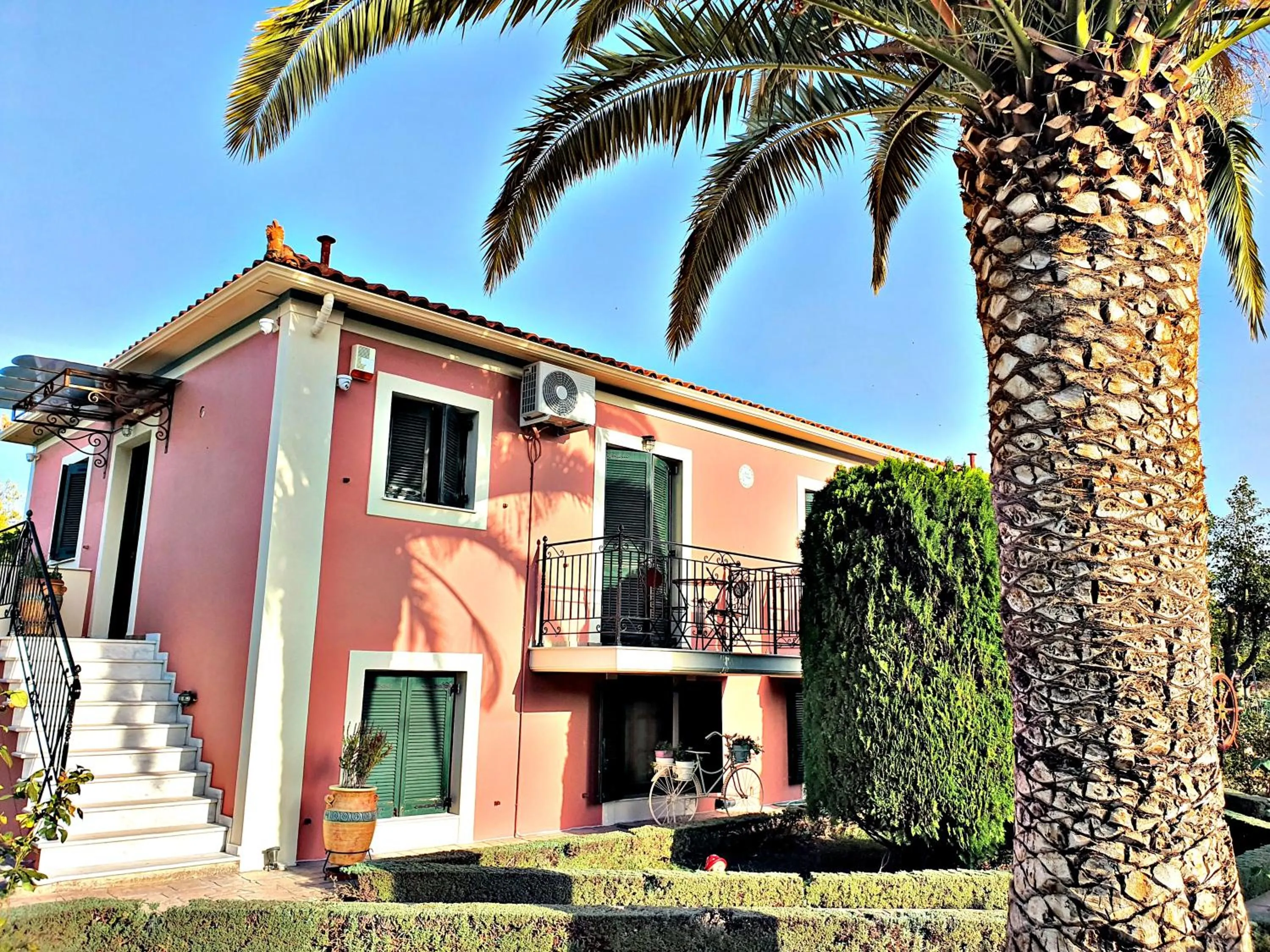 Property building in Acroploro