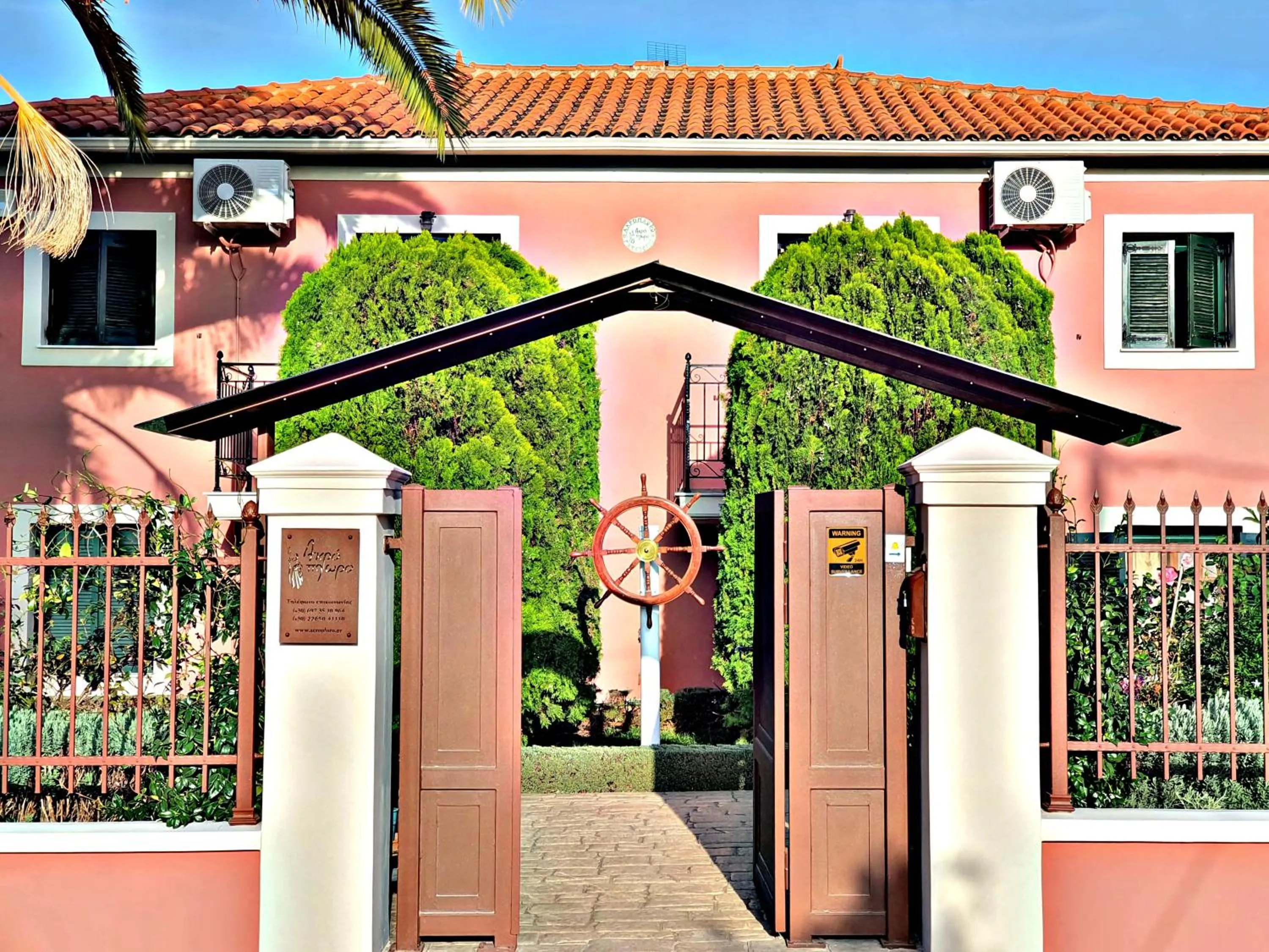 Property building in Acroploro