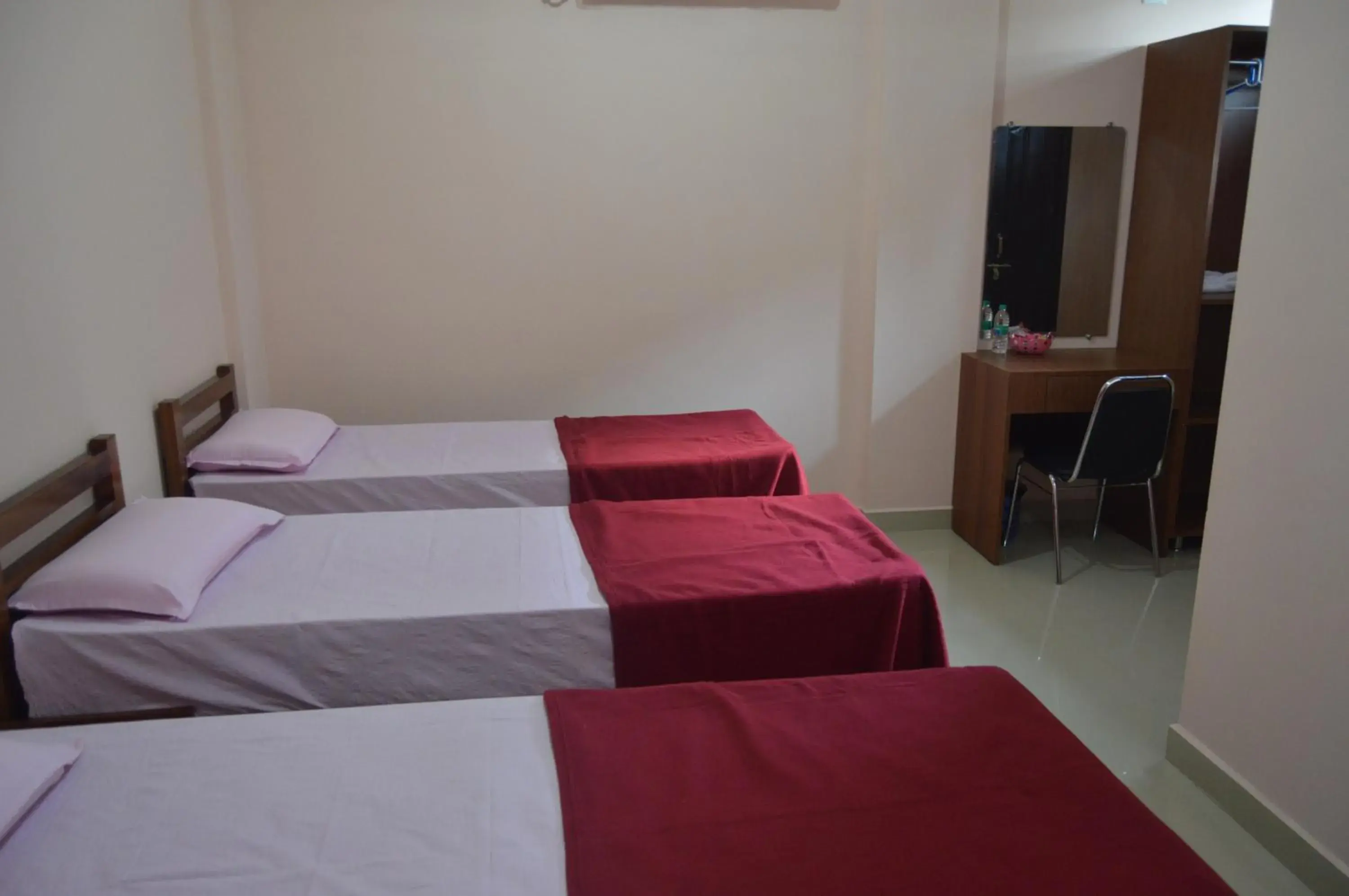 Basic Triple Room in SUPREME LODGe Basic Triple Room in SUPREME LODGe
