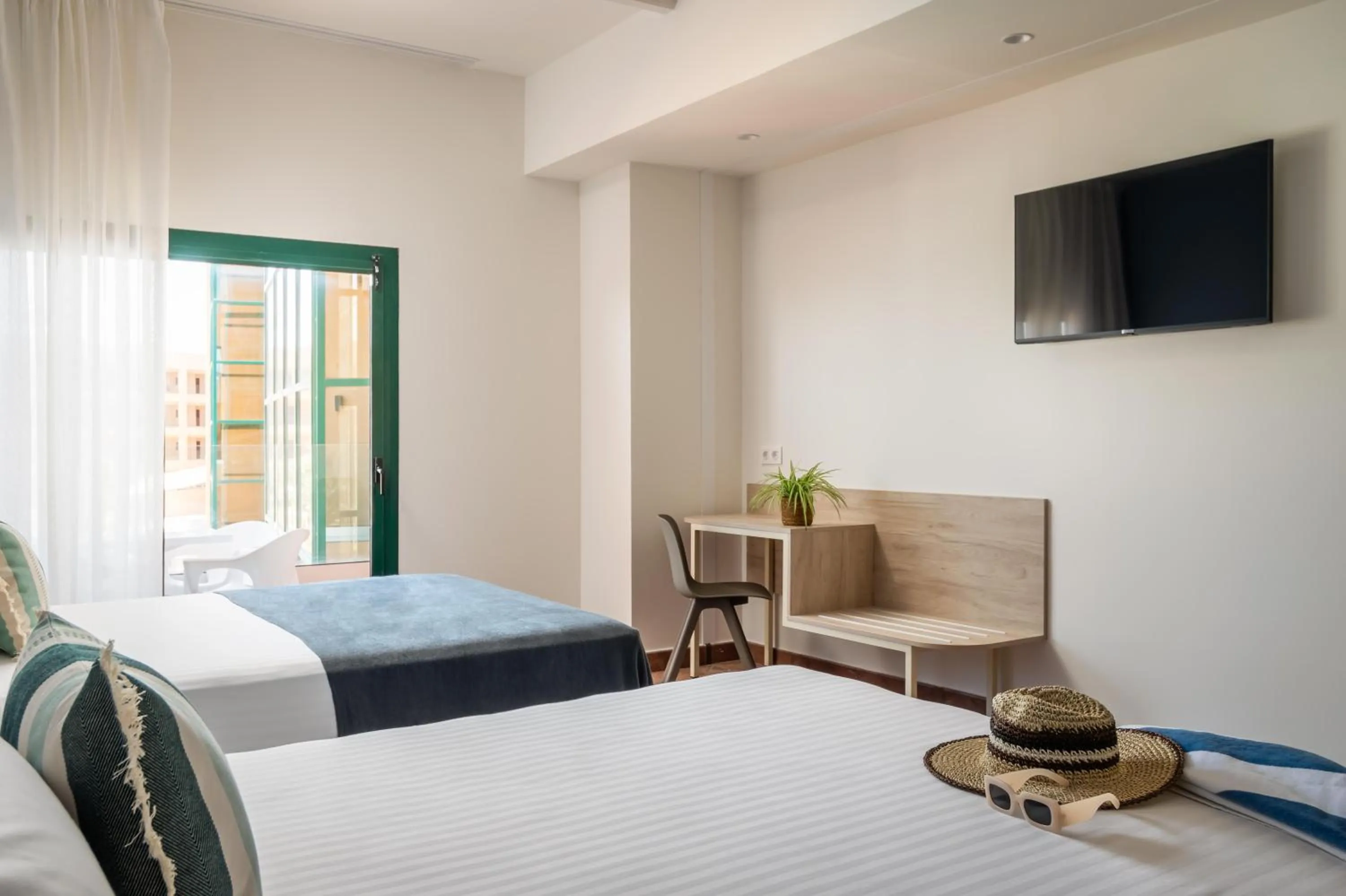 Photo of the whole room, Bed in ALEGRIA Colonial Mar Aquafun