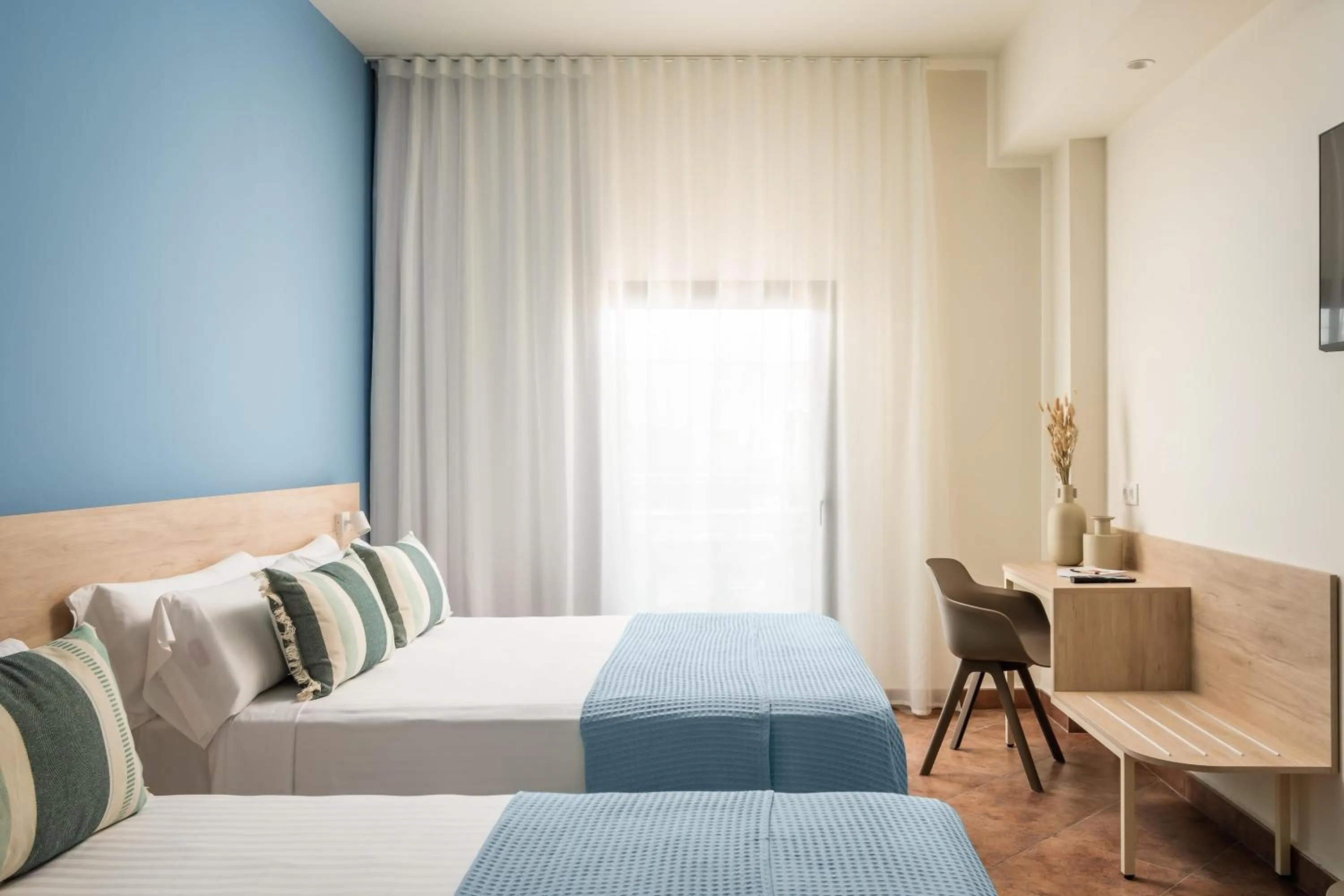 Photo of the whole room, Bed in ALEGRIA Colonial Mar Aquafun