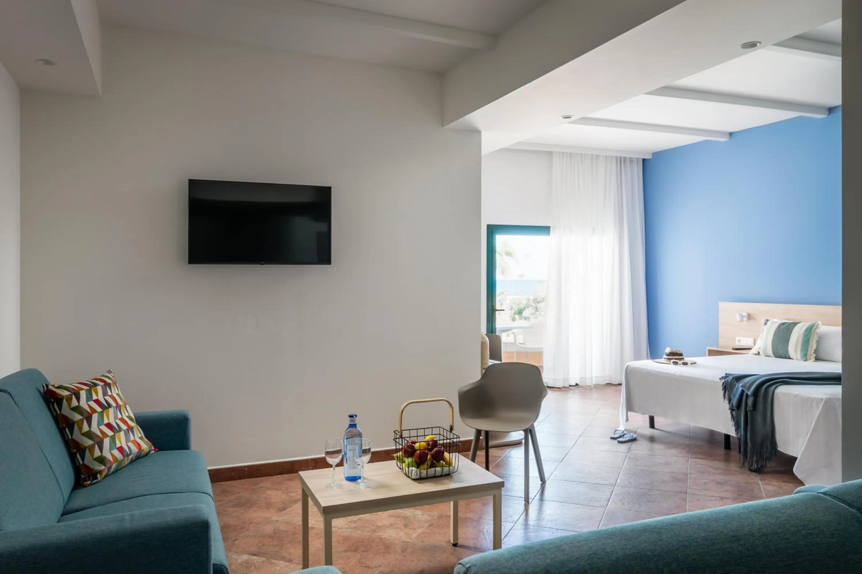 Photo of the whole room in ALEGRIA Colonial Mar Aquafun