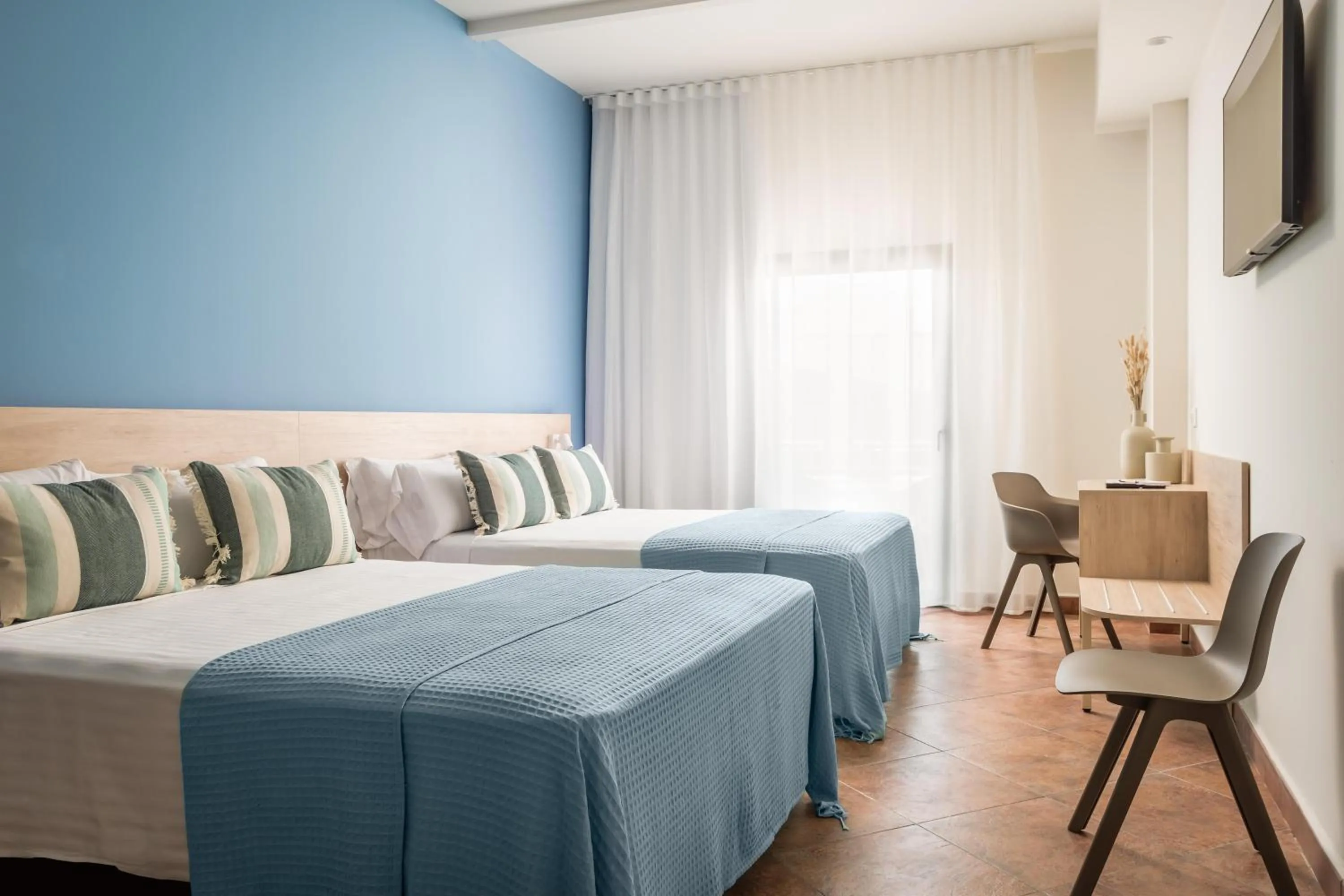 Photo of the whole room, Bed in ALEGRIA Colonial Mar Aquafun